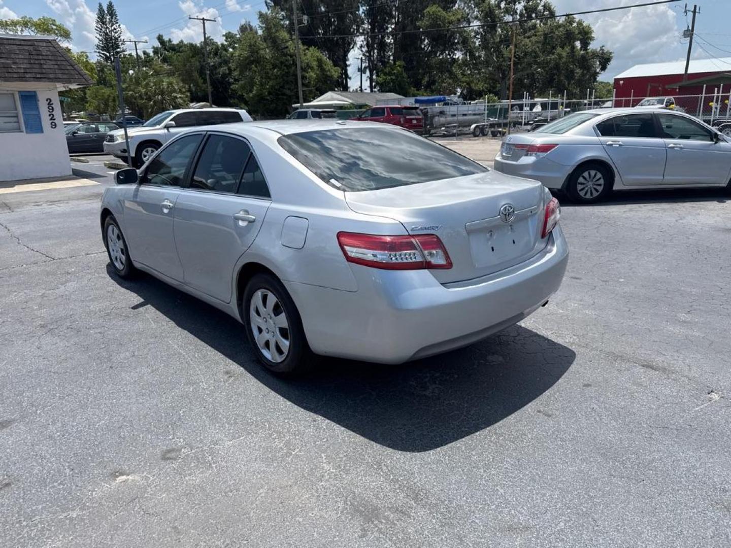 2011 SILVER TOYOTA CAMRY SE (4T1BF3EK8BU) with an 2.5L engine, Automatic transmission, located at 2929 9th St. West, Bradenton, 34205, (941) 242-2810, 27.473591, -82.570679 - Thanks for inquring into DriveNation USA! All vehicles listed can be viewed at www.drivenationusa.com for vehicle history reports and additonal info. We cannot quote any terms such as down payments or monthly payments without an application. You can apply directly at www.drivenationusa.com or by con - Photo#5