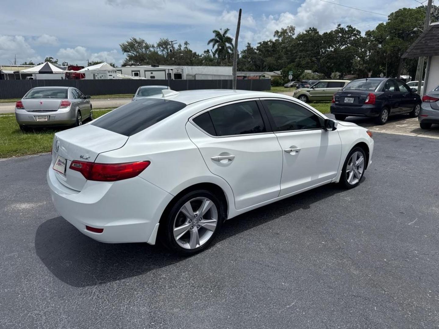 2015 WHITE ACURA ILX 20 (19VDE1F37FE) with an 2.0L engine, Automatic transmission, located at 2929 9th St. West, Bradenton, 34205, (941) 242-2810, 27.473591, -82.570679 - Thanks for inquring into DriveNation USA! All vehicles listed can be viewed at www.drivenationusa.com for vehicle history reports and additonal info. We cannot quote any terms such as down payments or monthly payments without an application. You can apply directly at www.drivenationusa.com or by con - Photo#7