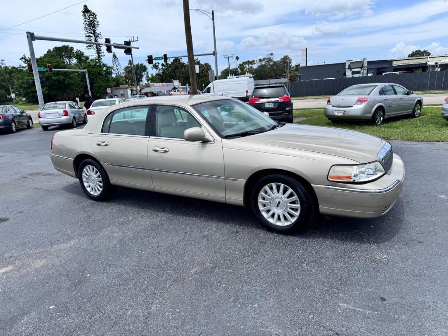 2004 TAN LINCOLN TOWN CAR EXECUTIVE (1LNHM81W84Y) with an 4.6L engine, Automatic transmission, located at 2929 9th St. West, Bradenton, 34205, (941) 242-2810, 27.473591, -82.570679 - Thanks for inquring into DriveNation USA! All vehicles listed can be viewed at www.drivenationusa.com for vehicle history reports and additonal info. We cannot quote any terms such as down payments or monthly payments without an application. You can apply directly at www.drivenationusa.com or by con - Photo#1