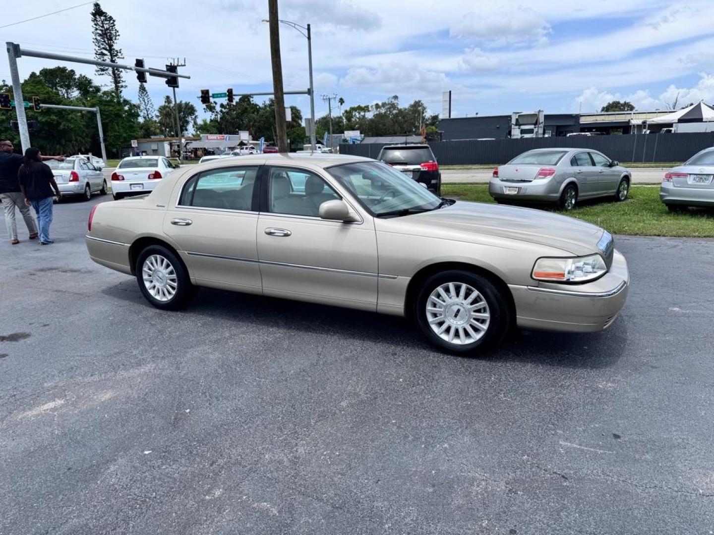 2004 TAN LINCOLN TOWN CAR EXECUTIVE (1LNHM81W84Y) with an 4.6L engine, Automatic transmission, located at 2929 9th St. West, Bradenton, 34205, (941) 242-2810, 27.473591, -82.570679 - Thanks for inquring into DriveNation USA! All vehicles listed can be viewed at www.drivenationusa.com for vehicle history reports and additonal info. We cannot quote any terms such as down payments or monthly payments without an application. You can apply directly at www.drivenationusa.com or by con - Photo#2