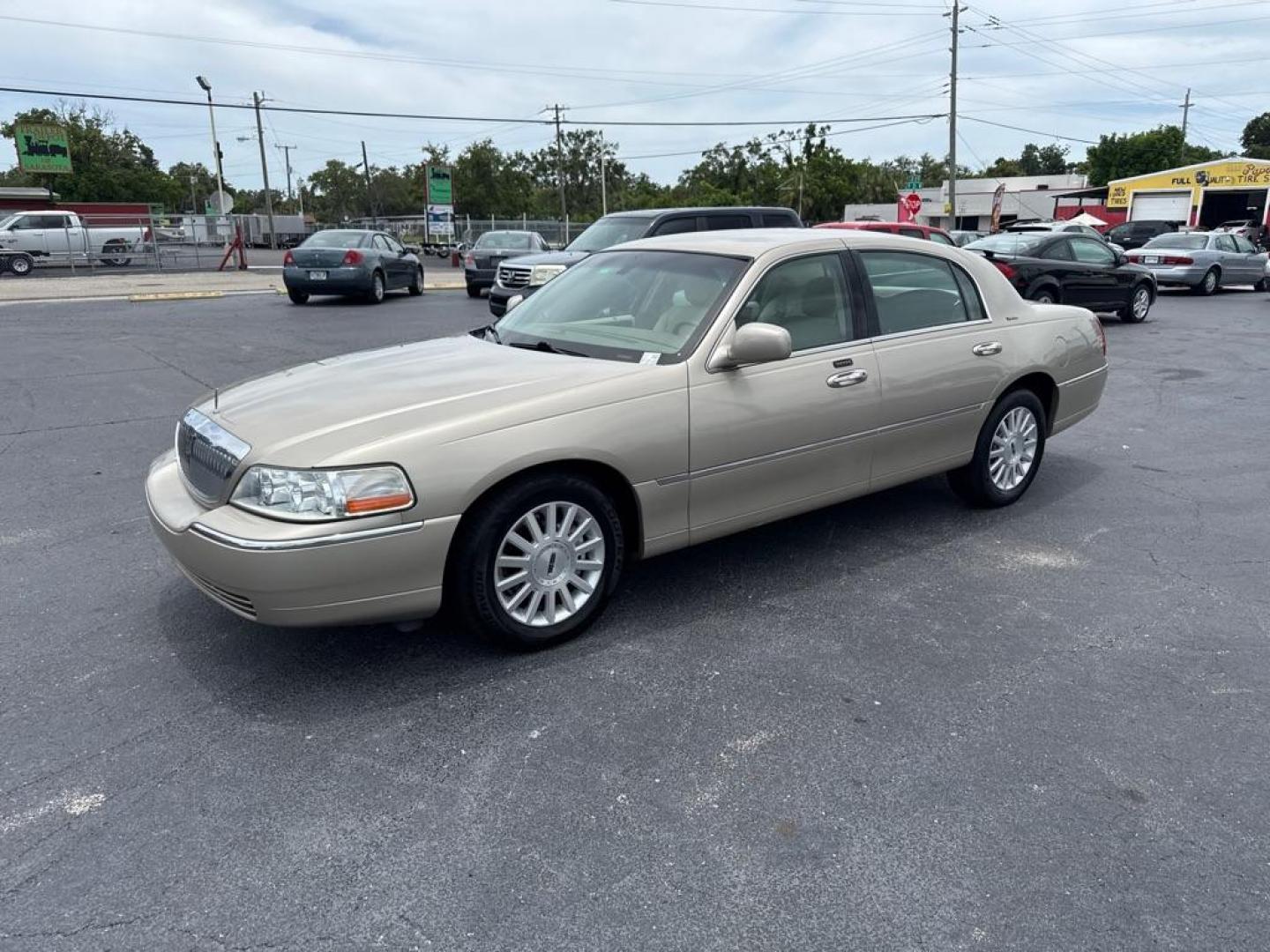 2004 TAN LINCOLN TOWN CAR EXECUTIVE (1LNHM81W84Y) with an 4.6L engine, Automatic transmission, located at 2929 9th St. West, Bradenton, 34205, (941) 242-2810, 27.473591, -82.570679 - Thanks for inquring into DriveNation USA! All vehicles listed can be viewed at www.drivenationusa.com for vehicle history reports and additonal info. We cannot quote any terms such as down payments or monthly payments without an application. You can apply directly at www.drivenationusa.com or by con - Photo#4