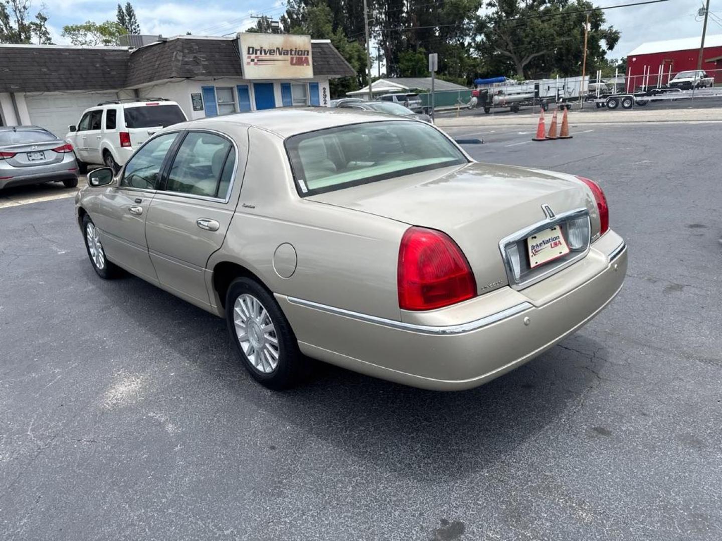 2004 TAN LINCOLN TOWN CAR EXECUTIVE (1LNHM81W84Y) with an 4.6L engine, Automatic transmission, located at 2929 9th St. West, Bradenton, 34205, (941) 242-2810, 27.473591, -82.570679 - Thanks for inquring into DriveNation USA! All vehicles listed can be viewed at www.drivenationusa.com for vehicle history reports and additonal info. We cannot quote any terms such as down payments or monthly payments without an application. You can apply directly at www.drivenationusa.com or by con - Photo#6