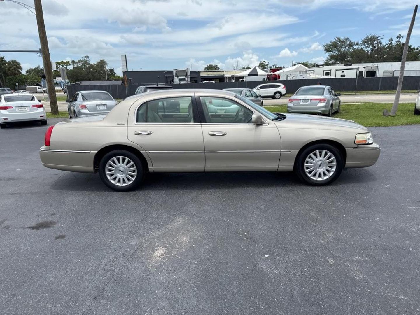 2004 TAN LINCOLN TOWN CAR EXECUTIVE (1LNHM81W84Y) with an 4.6L engine, Automatic transmission, located at 2929 9th St. West, Bradenton, 34205, (941) 242-2810, 27.473591, -82.570679 - Thanks for inquring into DriveNation USA! All vehicles listed can be viewed at www.drivenationusa.com for vehicle history reports and additonal info. We cannot quote any terms such as down payments or monthly payments without an application. You can apply directly at www.drivenationusa.com or by con - Photo#9