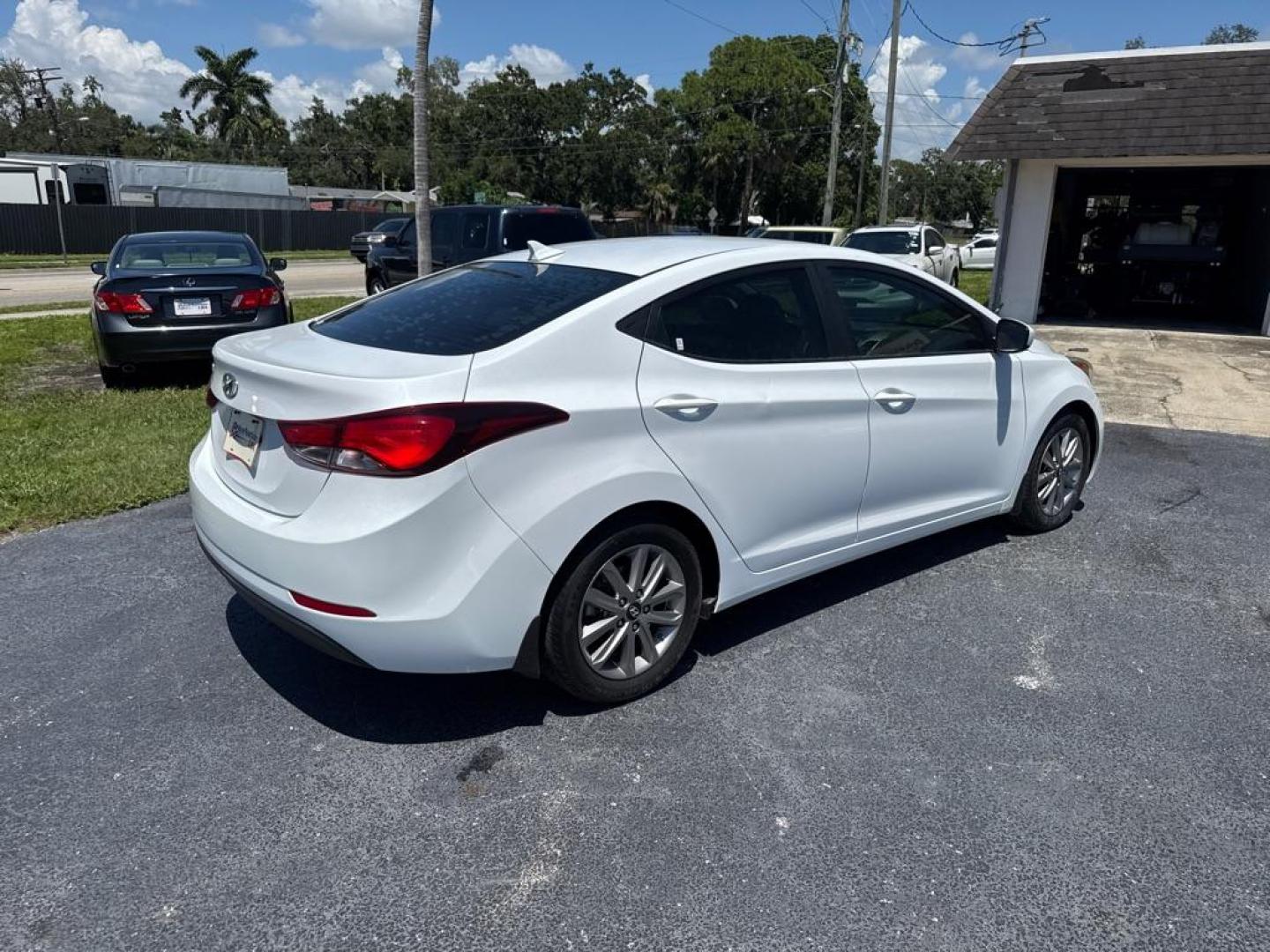 2015 WHITE HYUNDAI ELANTRA SE (5NPDH4AE8FH) with an 1.8L engine, Automatic transmission, located at 2929 9th St. West, Bradenton, 34205, (941) 242-2810, 27.473591, -82.570679 - Thanks for inquring into DriveNation USA! All vehicles listed can be viewed at www.drivenationusa.com for vehicle history reports and additonal info. We cannot quote any terms such as down payments or monthly payments without an application. You can apply directly at www.drivenationusa.com or by con - Photo#7