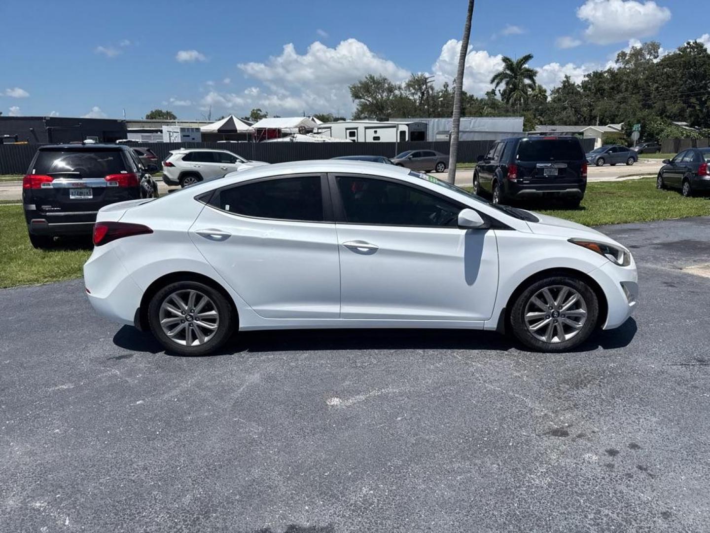 2015 WHITE HYUNDAI ELANTRA SE (5NPDH4AE8FH) with an 1.8L engine, Automatic transmission, located at 2929 9th St. West, Bradenton, 34205, (941) 242-2810, 27.473591, -82.570679 - Thanks for inquring into DriveNation USA! All vehicles listed can be viewed at www.drivenationusa.com for vehicle history reports and additonal info. We cannot quote any terms such as down payments or monthly payments without an application. You can apply directly at www.drivenationusa.com or by con - Photo#8