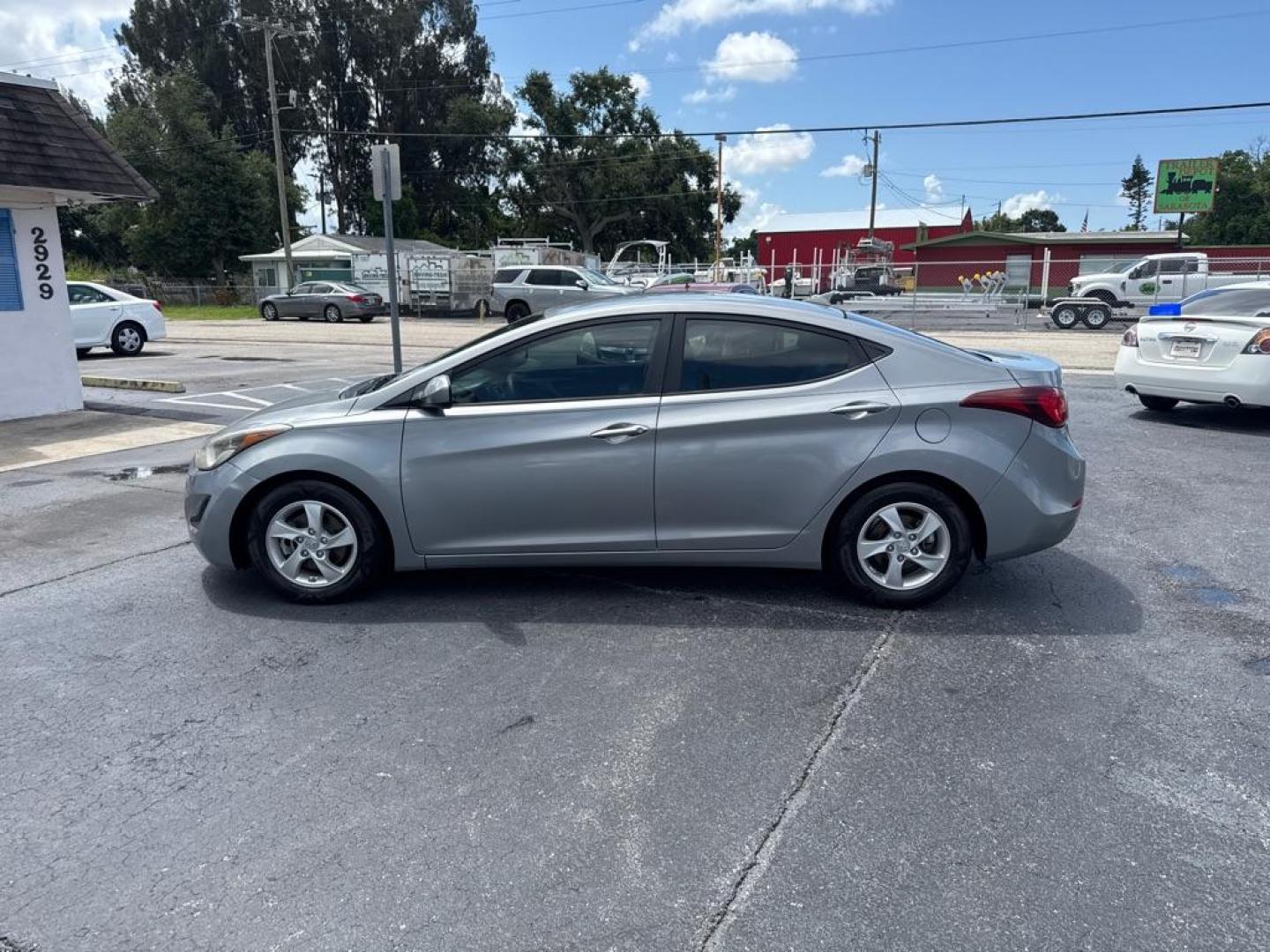 2015 GRAY HYUNDAI ELANTRA SE (KMHDH4AE1FU) with an 1.8L engine, Automatic transmission, located at 2929 9th St. West, Bradenton, 34205, (941) 242-2810, 27.473591, -82.570679 - Thanks for inquring into DriveNation USA! All vehicles listed can be viewed at www.drivenationusa.com for vehicle history reports and additonal info. We cannot quote any terms such as down payments or monthly payments without an application. You can apply directly at www.drivenationusa.com or by con - Photo#4