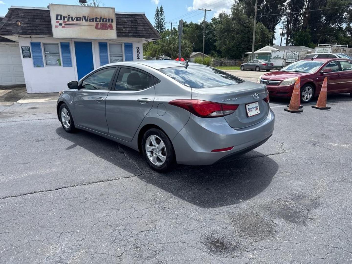 2015 GRAY HYUNDAI ELANTRA SE (KMHDH4AE1FU) with an 1.8L engine, Automatic transmission, located at 2929 9th St. West, Bradenton, 34205, (941) 242-2810, 27.473591, -82.570679 - Thanks for inquring into DriveNation USA! All vehicles listed can be viewed at www.drivenationusa.com for vehicle history reports and additonal info. We cannot quote any terms such as down payments or monthly payments without an application. You can apply directly at www.drivenationusa.com or by con - Photo#5
