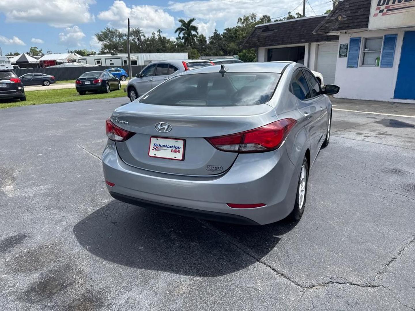 2015 GRAY HYUNDAI ELANTRA SE (KMHDH4AE1FU) with an 1.8L engine, Automatic transmission, located at 2929 9th St. West, Bradenton, 34205, (941) 242-2810, 27.473591, -82.570679 - Thanks for inquring into DriveNation USA! All vehicles listed can be viewed at www.drivenationusa.com for vehicle history reports and additonal info. We cannot quote any terms such as down payments or monthly payments without an application. You can apply directly at www.drivenationusa.com or by con - Photo#6