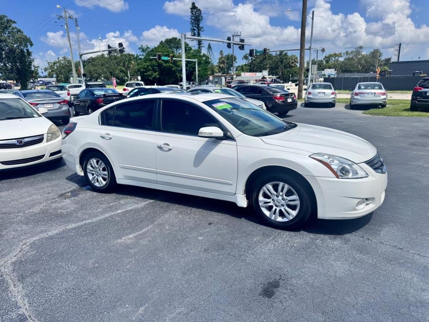 2012 WHITE NISSAN ALTIMA SL (1N4AL2APXCC) with an 2.5L engine, Continuously Variable transmission, located at 2929 9th St. West, Bradenton, 34205, (941) 242-2810, 27.473591, -82.570679 - Photo#1