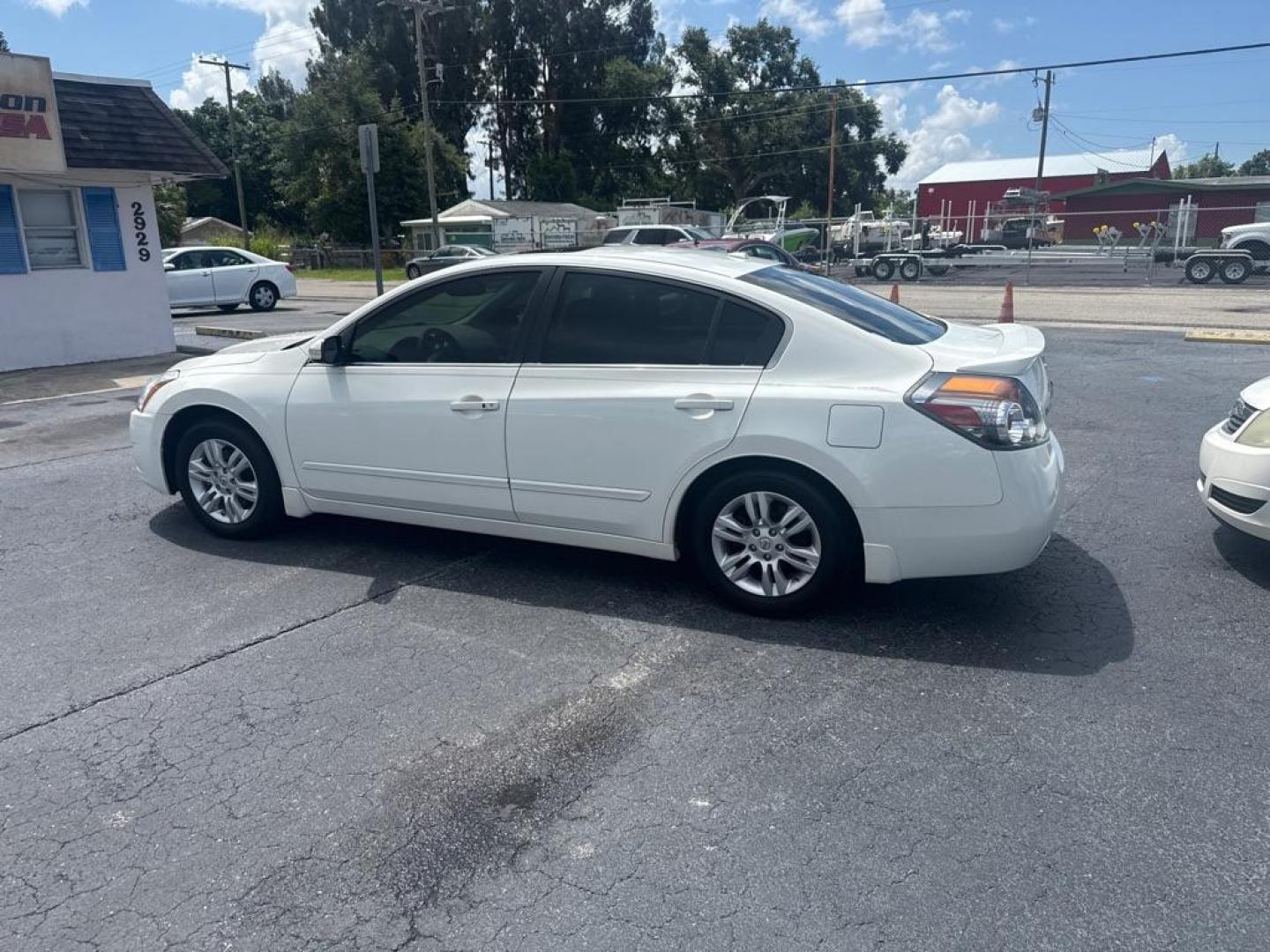 2012 WHITE NISSAN ALTIMA SL (1N4AL2APXCC) with an 2.5L engine, Continuously Variable transmission, located at 2929 9th St. West, Bradenton, 34205, (941) 242-2810, 27.473591, -82.570679 - Photo#4