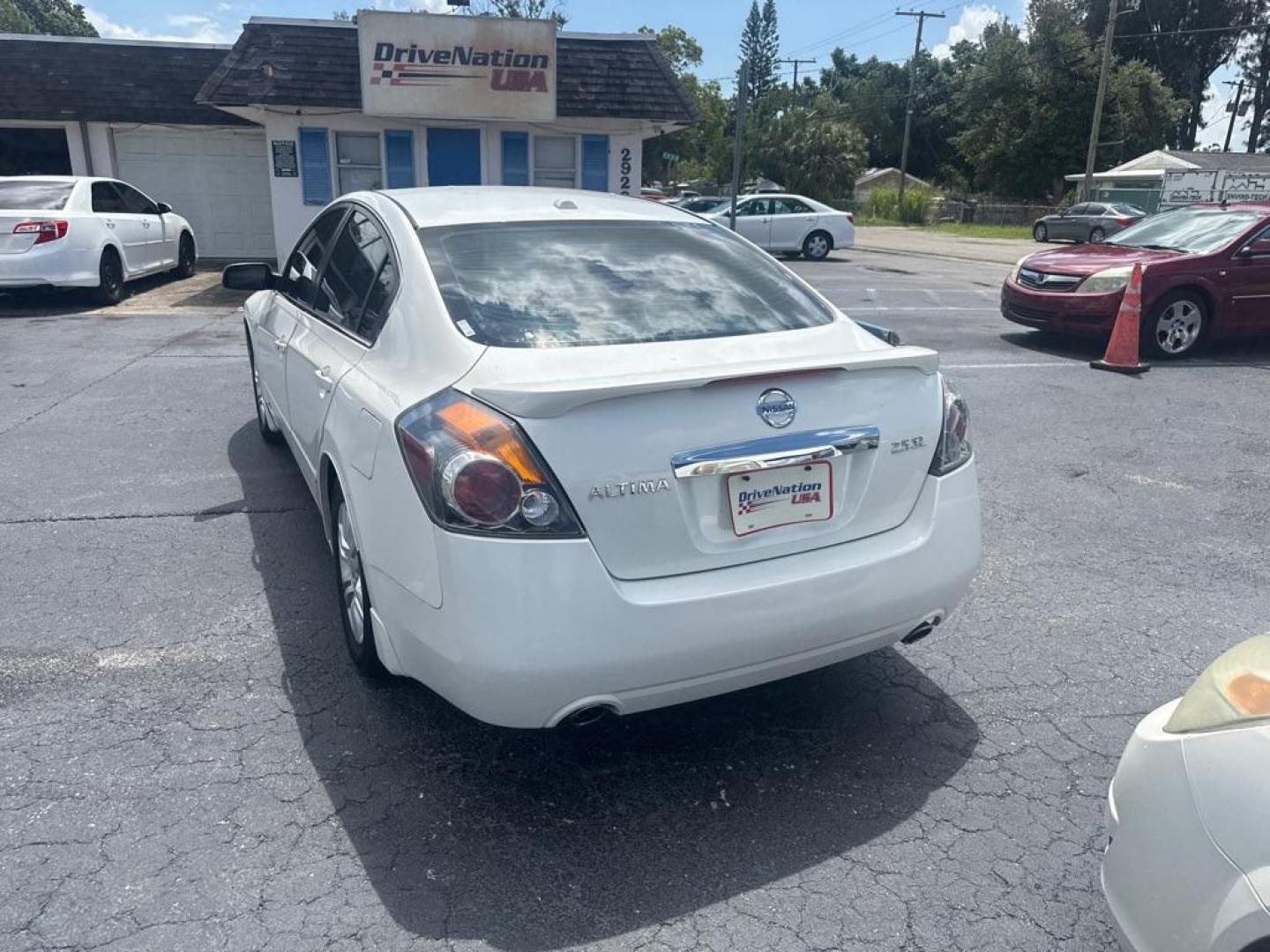 2012 WHITE NISSAN ALTIMA SL (1N4AL2APXCC) with an 2.5L engine, Continuously Variable transmission, located at 2929 9th St. West, Bradenton, 34205, (941) 242-2810, 27.473591, -82.570679 - Photo#5