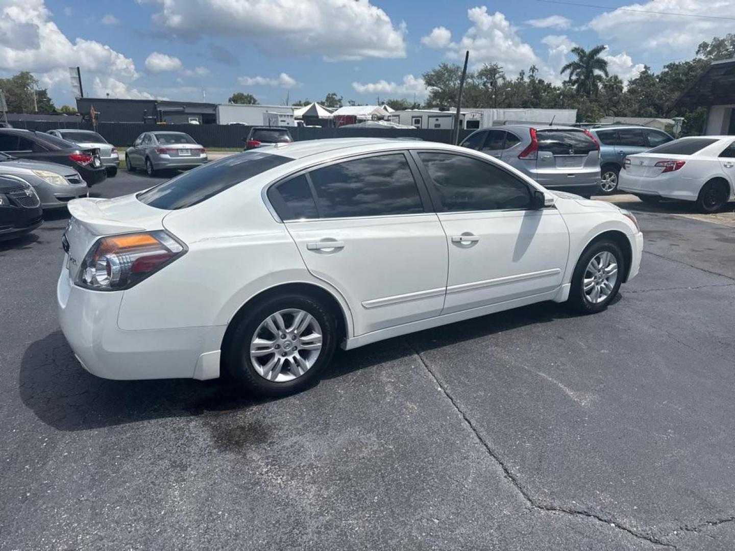 2012 WHITE NISSAN ALTIMA SL (1N4AL2APXCC) with an 2.5L engine, Continuously Variable transmission, located at 2929 9th St. West, Bradenton, 34205, (941) 242-2810, 27.473591, -82.570679 - Photo#6