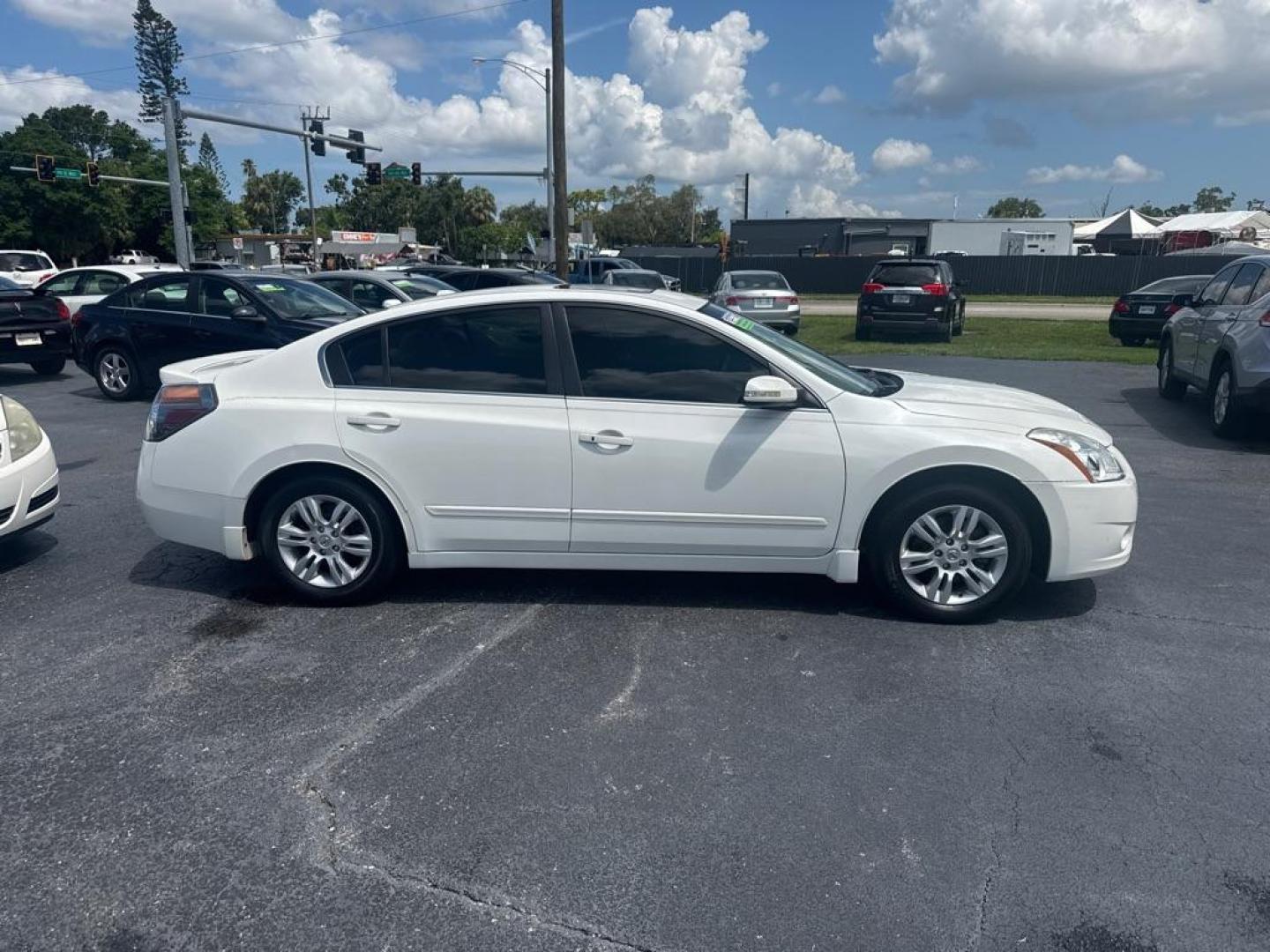 2012 WHITE NISSAN ALTIMA SL (1N4AL2APXCC) with an 2.5L engine, Continuously Variable transmission, located at 2929 9th St. West, Bradenton, 34205, (941) 242-2810, 27.473591, -82.570679 - Photo#7