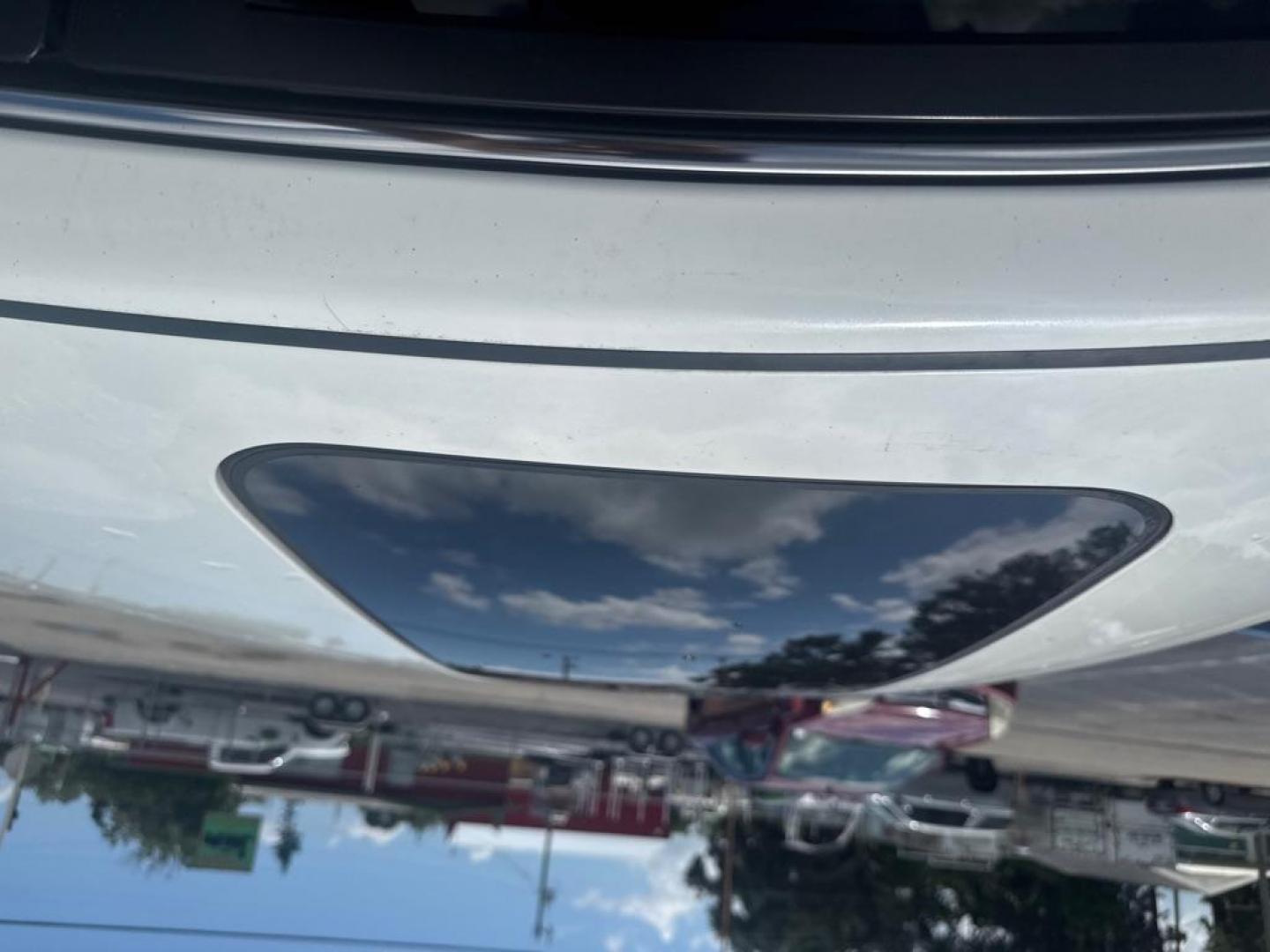 2012 WHITE NISSAN ALTIMA SL (1N4AL2APXCC) with an 2.5L engine, Continuously Variable transmission, located at 2929 9th St. West, Bradenton, 34205, (941) 242-2810, 27.473591, -82.570679 - Photo#8