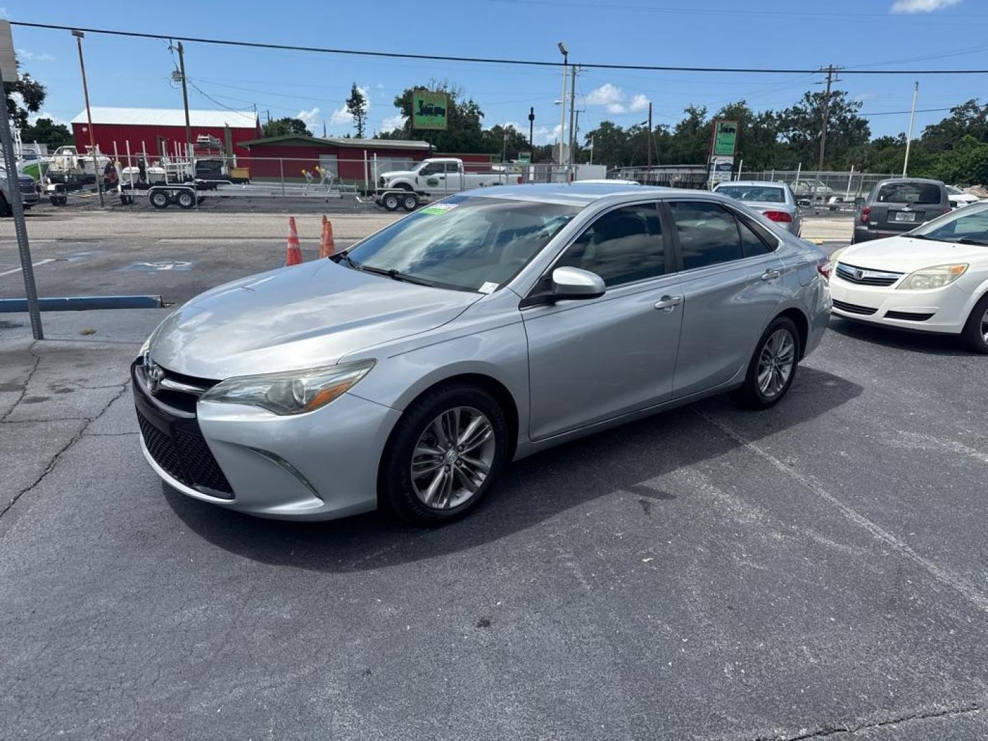 2015 SILVER TOYOTA CAMRY LE (4T1BF1FKXFU) with an 2.5L engine, Automatic transmission, located at 2929 9th St. West, Bradenton, 34205, (941) 242-2810, 27.473591, -82.570679 - Photo#3