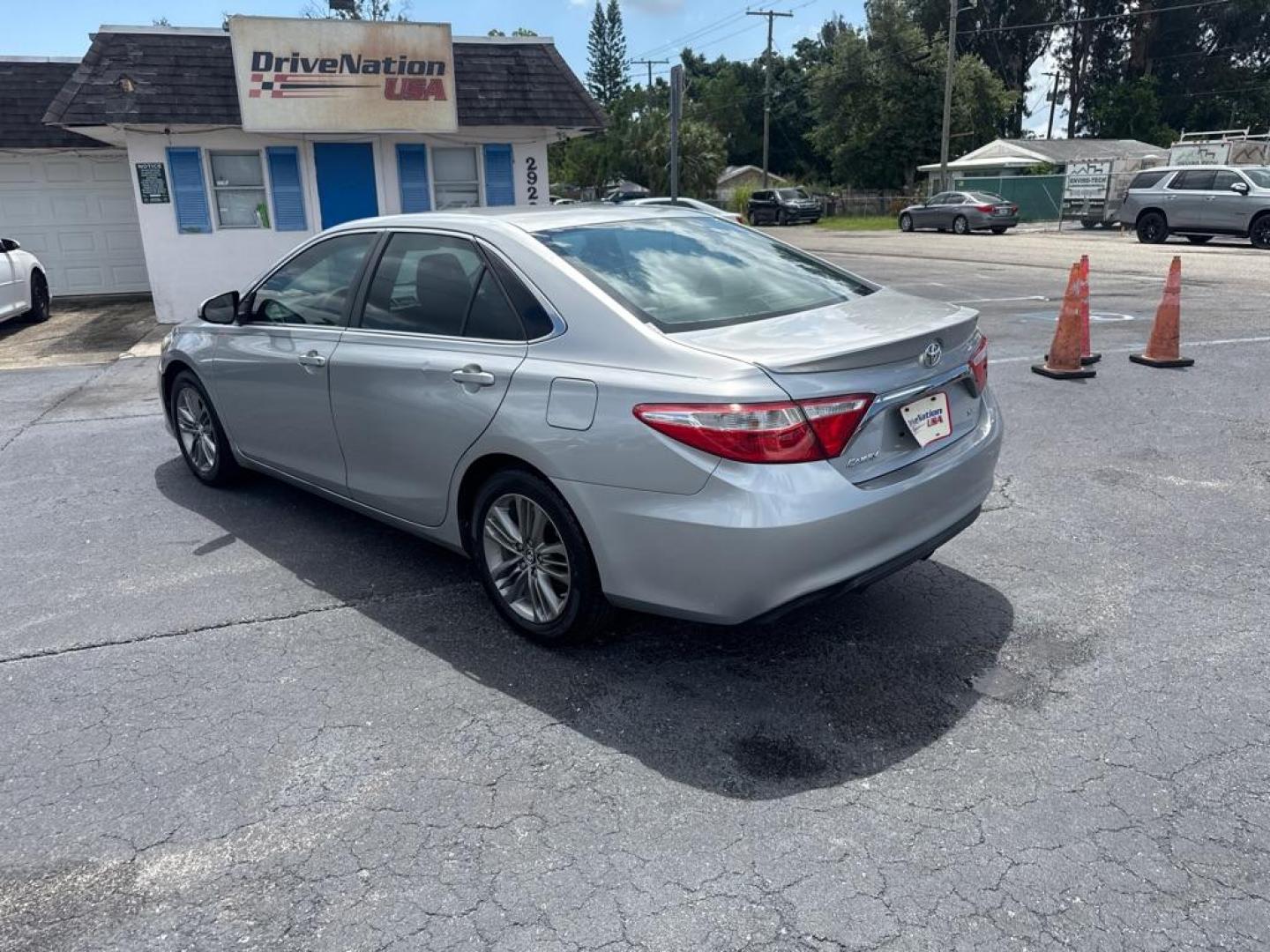 2015 SILVER TOYOTA CAMRY LE (4T1BF1FKXFU) with an 2.5L engine, Automatic transmission, located at 2929 9th St. West, Bradenton, 34205, (941) 242-2810, 27.473591, -82.570679 - Photo#5