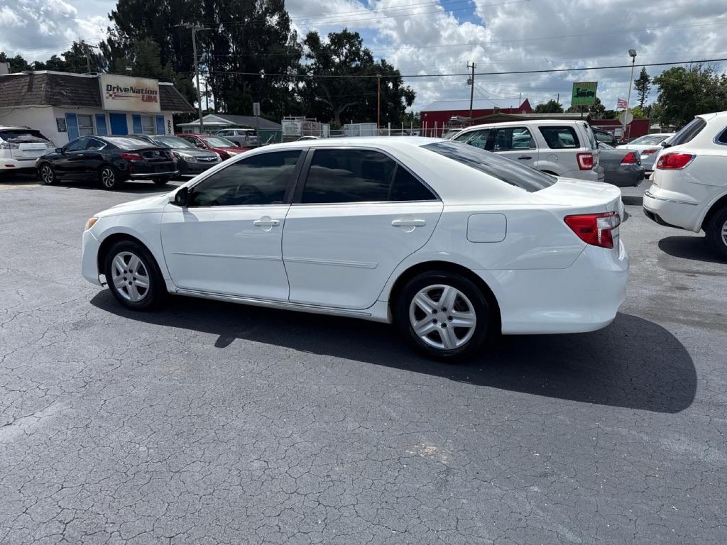 2012 WHITE TOYOTA CAMRY SE (4T4BF1FK7CR) with an 2.5L engine, Automatic transmission, located at 2929 9th St. West, Bradenton, 34205, (941) 242-2810, 27.473591, -82.570679 - Thanks for inquring into DriveNation USA! All vehicles listed can be viewed at www.drivenationusa.com for vehicle history reports and additonal info. We cannot quote any terms such as down payments or monthly payments without an application. You can apply directly at www.drivenationusa.com or by con - Photo#5