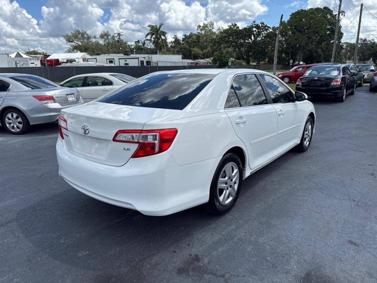 2012 WHITE TOYOTA CAMRY SE (4T4BF1FK7CR) with an 2.5L engine, Automatic transmission, located at 2929 9th St. West, Bradenton, 34205, (941) 242-2810, 27.473591, -82.570679 - Thanks for inquring into DriveNation USA! All vehicles listed can be viewed at www.drivenationusa.com for vehicle history reports and additonal info. We cannot quote any terms such as down payments or monthly payments without an application. You can apply directly at www.drivenationusa.com or by con - Photo#7