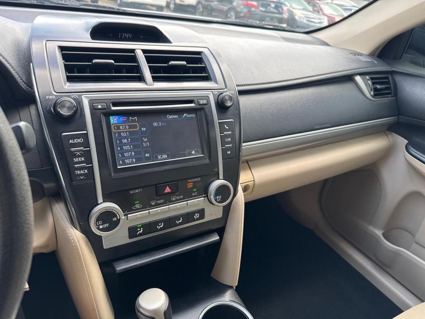 2012 WHITE TOYOTA CAMRY SE (4T4BF1FK7CR) with an 2.5L engine, Automatic transmission, located at 2929 9th St. West, Bradenton, 34205, (941) 242-2810, 27.473591, -82.570679 - Thanks for inquring into DriveNation USA! All vehicles listed can be viewed at www.drivenationusa.com for vehicle history reports and additonal info. We cannot quote any terms such as down payments or monthly payments without an application. You can apply directly at www.drivenationusa.com or by con - Photo#11