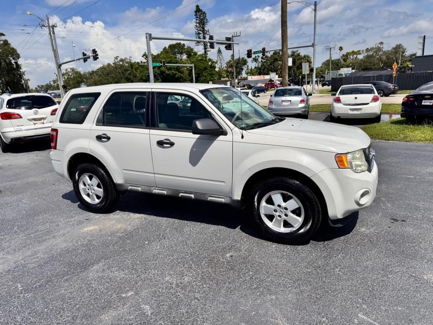 2010 WHITE FORD ESCAPE XLS (1FMCU0C77AK) with an 2.5L engine, Automatic transmission, located at 2929 9th St. West, Bradenton, 34205, (941) 242-2810, 27.473591, -82.570679 - Thanks for inquring into DriveNation USA! All vehicles listed can be viewed at www.drivenationusa.com for vehicle history reports and additonal info. We cannot quote any terms such as down payments or monthly payments without an application. You can apply directly at www.drivenationusa.com or by con - Photo#1