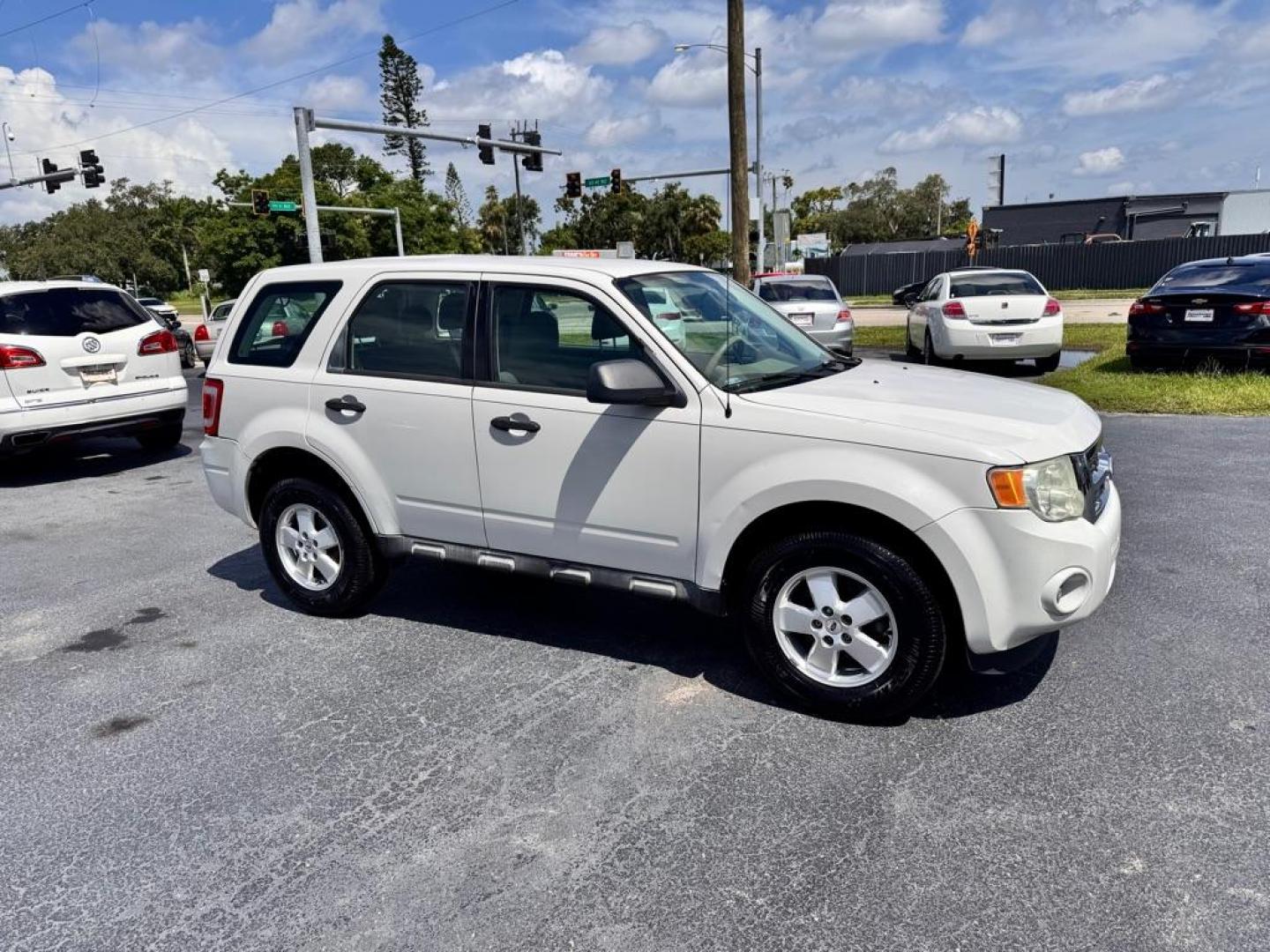 2010 WHITE FORD ESCAPE XLS (1FMCU0C77AK) with an 2.5L engine, Automatic transmission, located at 2929 9th St. West, Bradenton, 34205, (941) 242-2810, 27.473591, -82.570679 - Thanks for inquring into DriveNation USA! All vehicles listed can be viewed at www.drivenationusa.com for vehicle history reports and additonal info. We cannot quote any terms such as down payments or monthly payments without an application. You can apply directly at www.drivenationusa.com or by con - Photo#3