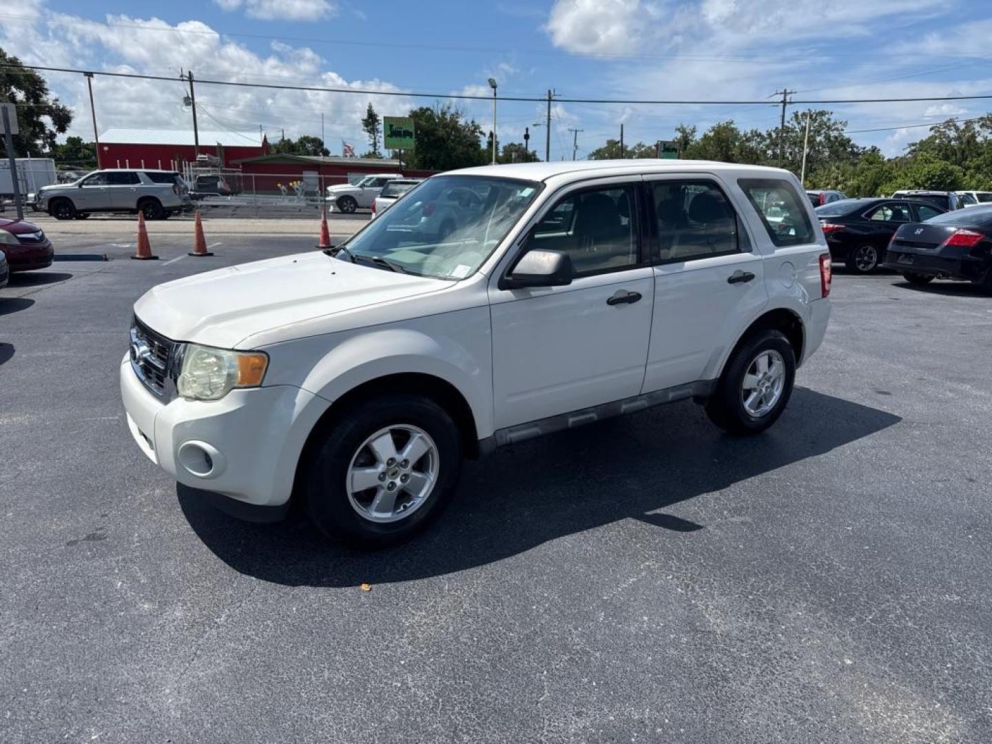 2010 WHITE FORD ESCAPE XLS (1FMCU0C77AK) with an 2.5L engine, Automatic transmission, located at 2929 9th St. West, Bradenton, 34205, (941) 242-2810, 27.473591, -82.570679 - Thanks for inquring into DriveNation USA! All vehicles listed can be viewed at www.drivenationusa.com for vehicle history reports and additonal info. We cannot quote any terms such as down payments or monthly payments without an application. You can apply directly at www.drivenationusa.com or by con - Photo#5