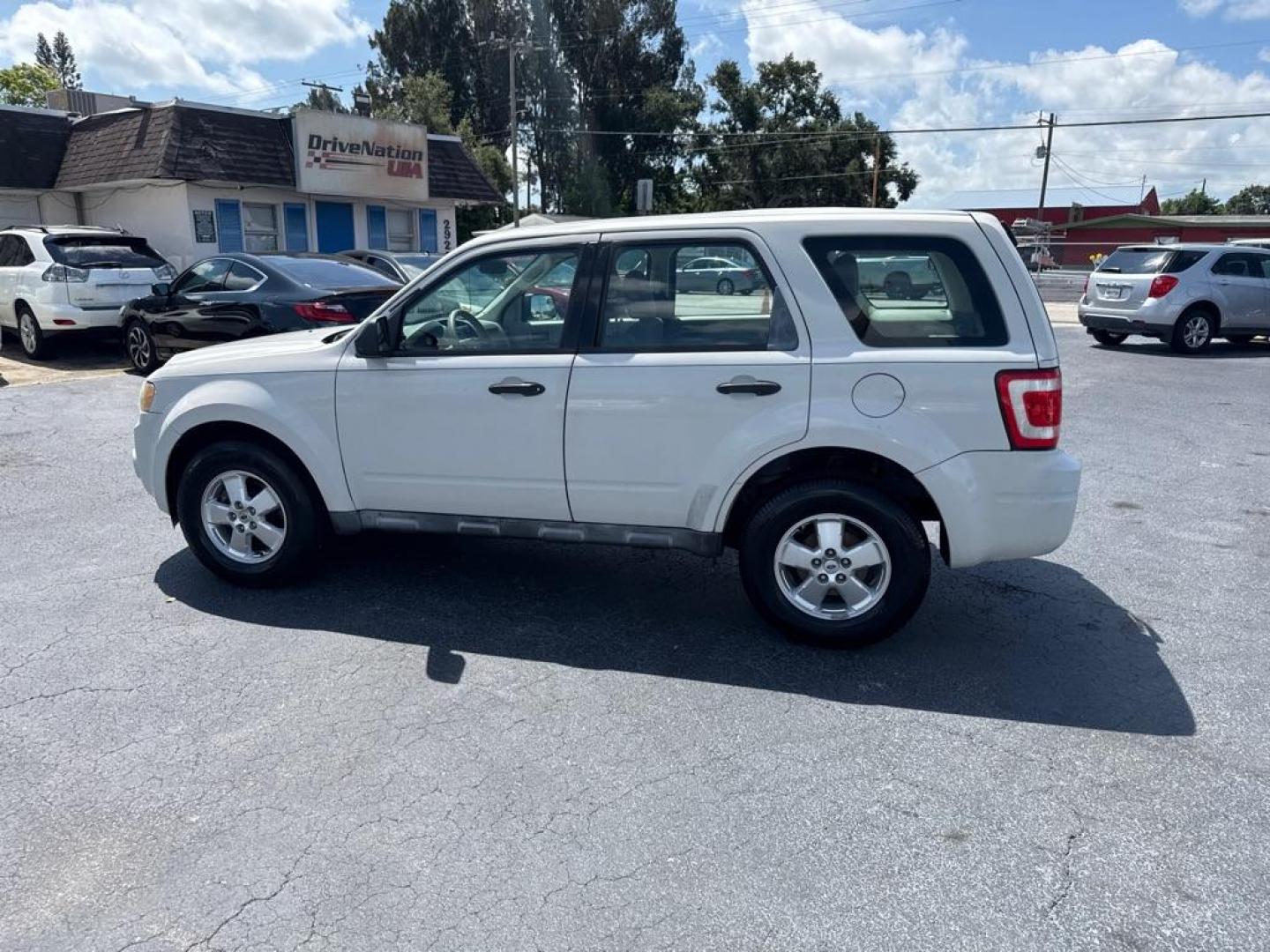 2010 WHITE FORD ESCAPE XLS (1FMCU0C77AK) with an 2.5L engine, Automatic transmission, located at 2929 9th St. West, Bradenton, 34205, (941) 242-2810, 27.473591, -82.570679 - Thanks for inquring into DriveNation USA! All vehicles listed can be viewed at www.drivenationusa.com for vehicle history reports and additonal info. We cannot quote any terms such as down payments or monthly payments without an application. You can apply directly at www.drivenationusa.com or by con - Photo#6