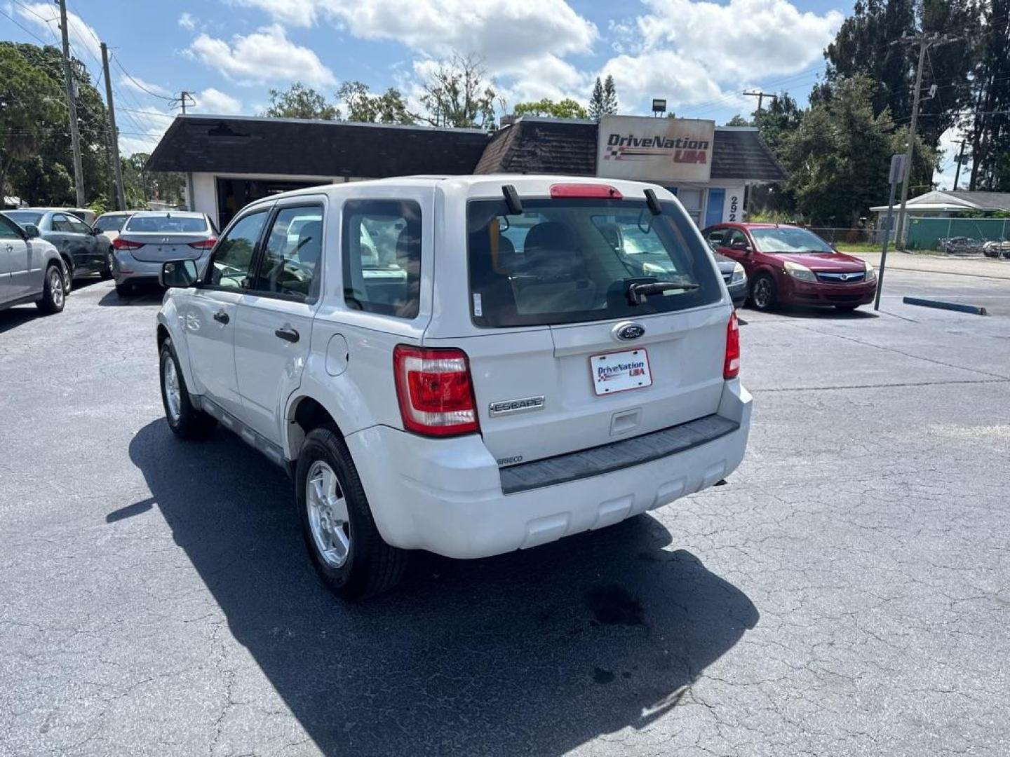 2010 WHITE FORD ESCAPE XLS (1FMCU0C77AK) with an 2.5L engine, Automatic transmission, located at 2929 9th St. West, Bradenton, 34205, (941) 242-2810, 27.473591, -82.570679 - Thanks for inquring into DriveNation USA! All vehicles listed can be viewed at www.drivenationusa.com for vehicle history reports and additonal info. We cannot quote any terms such as down payments or monthly payments without an application. You can apply directly at www.drivenationusa.com or by con - Photo#7