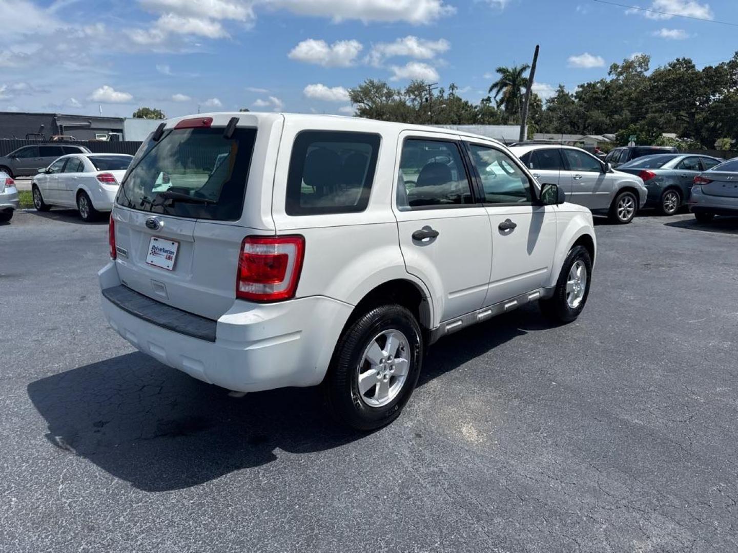 2010 WHITE FORD ESCAPE XLS (1FMCU0C77AK) with an 2.5L engine, Automatic transmission, located at 2929 9th St. West, Bradenton, 34205, (941) 242-2810, 27.473591, -82.570679 - Thanks for inquring into DriveNation USA! All vehicles listed can be viewed at www.drivenationusa.com for vehicle history reports and additonal info. We cannot quote any terms such as down payments or monthly payments without an application. You can apply directly at www.drivenationusa.com or by con - Photo#8