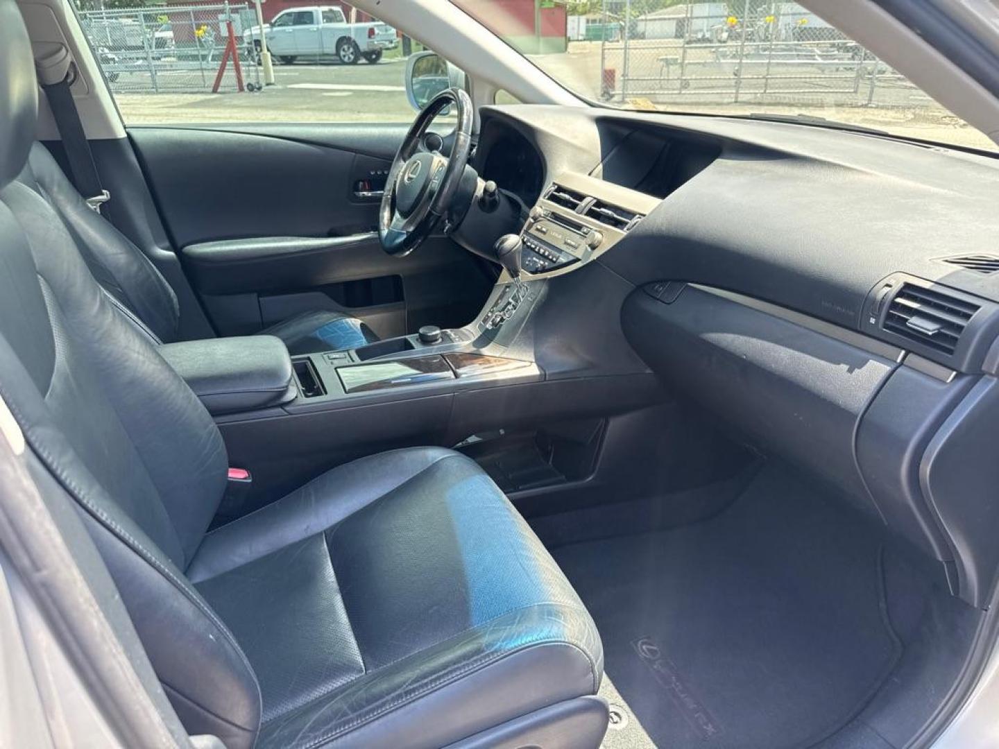 2015 SILVER LEXUS RX 350 (JTJZK1BA4F2) with an 3.5L engine, Automatic transmission, located at 2929 9th St. West, Bradenton, 34205, (941) 242-2810, 27.473591, -82.570679 - Thanks for inquring into DriveNation USA! All vehicles listed can be viewed at www.drivenationusa.com for vehicle history reports and additonal info. We cannot quote any terms such as down payments or monthly payments without an application. You can apply directly at www.drivenationusa.com or by con - Photo#10
