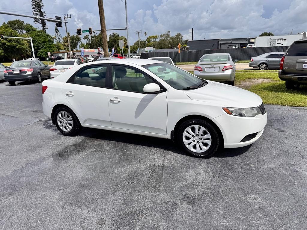 2011 WHITE KIA FORTE LX (KNAFT4A21B5) with an 2.0L engine, Automatic transmission, located at 2929 9th St. West, Bradenton, 34205, (941) 242-2810, 27.473591, -82.570679 - Thanks for inquring into DriveNation USA! All vehicles listed can be viewed at www.drivenationusa.com for vehicle history reports and additonal info. We cannot quote any terms such as down payments or monthly payments without an application. You can apply directly at www.drivenationusa.com or by con - Photo#0