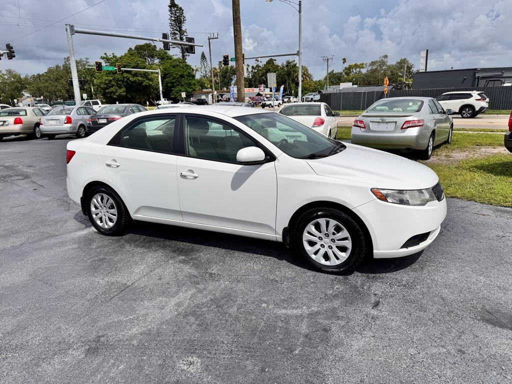 2011 WHITE KIA FORTE LX (KNAFT4A21B5) with an 2.0L engine, Automatic transmission, located at 2929 9th St. West, Bradenton, 34205, (941) 242-2810, 27.473591, -82.570679 - Thanks for inquring into DriveNation USA! All vehicles listed can be viewed at www.drivenationusa.com for vehicle history reports and additonal info. We cannot quote any terms such as down payments or monthly payments without an application. You can apply directly at www.drivenationusa.com or by con - Photo#1