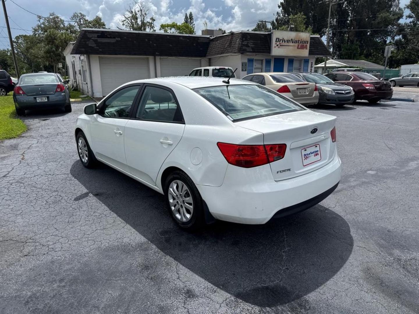 2011 WHITE KIA FORTE LX (KNAFT4A21B5) with an 2.0L engine, Automatic transmission, located at 2929 9th St. West, Bradenton, 34205, (941) 242-2810, 27.473591, -82.570679 - Thanks for inquring into DriveNation USA! All vehicles listed can be viewed at www.drivenationusa.com for vehicle history reports and additonal info. We cannot quote any terms such as down payments or monthly payments without an application. You can apply directly at www.drivenationusa.com or by con - Photo#4