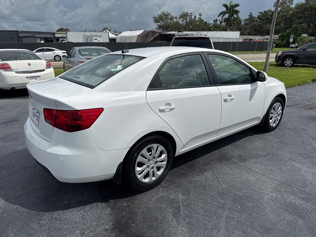 2011 WHITE KIA FORTE LX (KNAFT4A21B5) with an 2.0L engine, Automatic transmission, located at 2929 9th St. West, Bradenton, 34205, (941) 242-2810, 27.473591, -82.570679 - Thanks for inquring into DriveNation USA! All vehicles listed can be viewed at www.drivenationusa.com for vehicle history reports and additonal info. We cannot quote any terms such as down payments or monthly payments without an application. You can apply directly at www.drivenationusa.com or by con - Photo#6