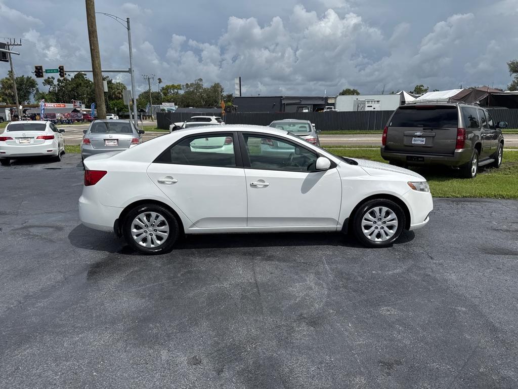 2011 WHITE KIA FORTE LX (KNAFT4A21B5) with an 2.0L engine, Automatic transmission, located at 2929 9th St. West, Bradenton, 34205, (941) 242-2810, 27.473591, -82.570679 - Thanks for inquring into DriveNation USA! All vehicles listed can be viewed at www.drivenationusa.com for vehicle history reports and additonal info. We cannot quote any terms such as down payments or monthly payments without an application. You can apply directly at www.drivenationusa.com or by con - Photo#7