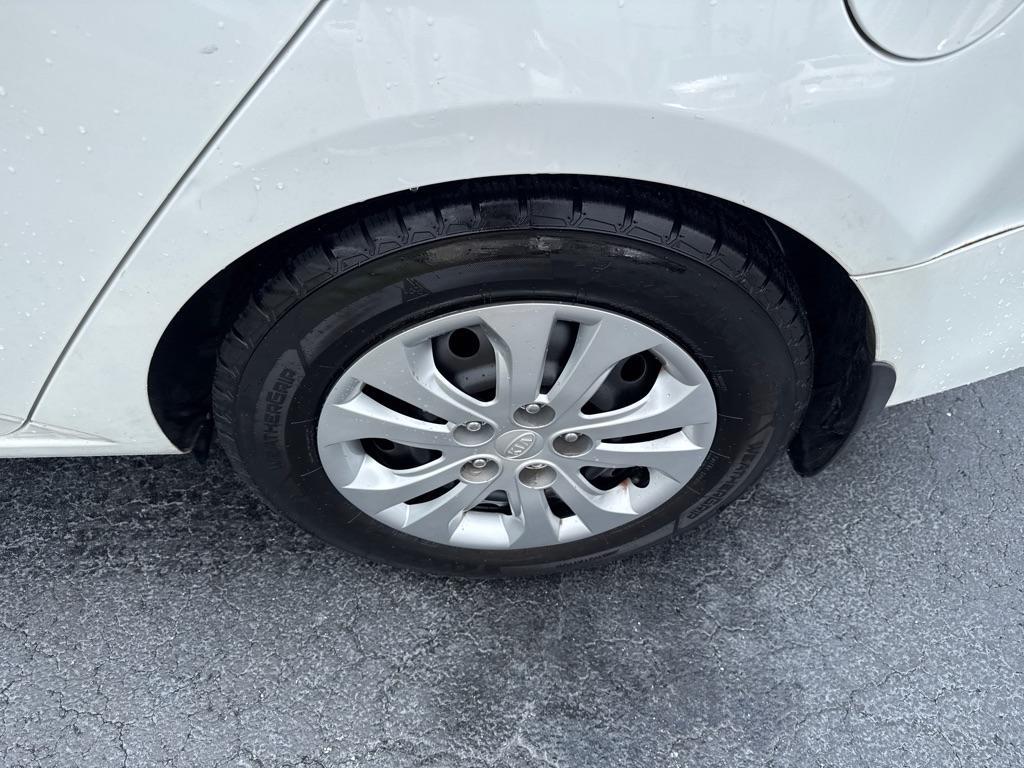 2011 WHITE KIA FORTE LX (KNAFT4A21B5) with an 2.0L engine, Automatic transmission, located at 2929 9th St. West, Bradenton, 34205, (941) 242-2810, 27.473591, -82.570679 - Thanks for inquring into DriveNation USA! All vehicles listed can be viewed at www.drivenationusa.com for vehicle history reports and additonal info. We cannot quote any terms such as down payments or monthly payments without an application. You can apply directly at www.drivenationusa.com or by con - Photo#8