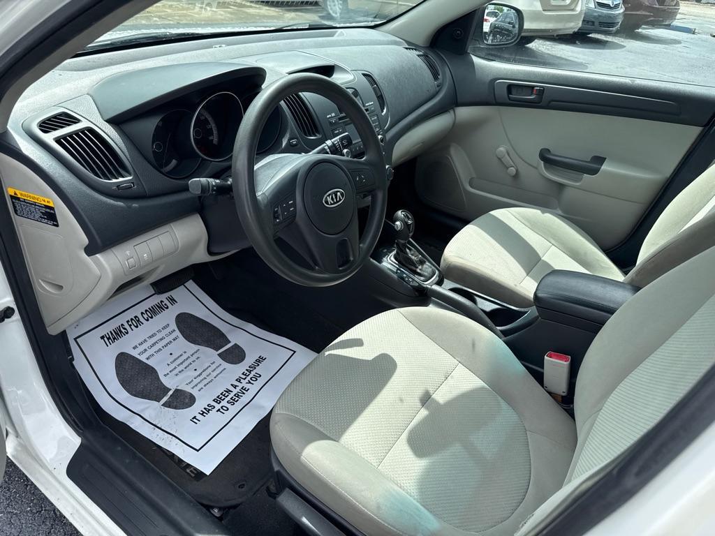 2011 WHITE KIA FORTE LX (KNAFT4A21B5) with an 2.0L engine, Automatic transmission, located at 2929 9th St. West, Bradenton, 34205, (941) 242-2810, 27.473591, -82.570679 - Thanks for inquring into DriveNation USA! All vehicles listed can be viewed at www.drivenationusa.com for vehicle history reports and additonal info. We cannot quote any terms such as down payments or monthly payments without an application. You can apply directly at www.drivenationusa.com or by con - Photo#9