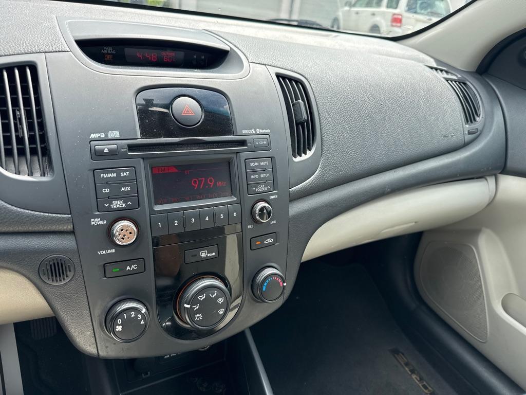 2011 WHITE KIA FORTE LX (KNAFT4A21B5) with an 2.0L engine, Automatic transmission, located at 2929 9th St. West, Bradenton, 34205, (941) 242-2810, 27.473591, -82.570679 - Thanks for inquring into DriveNation USA! All vehicles listed can be viewed at www.drivenationusa.com for vehicle history reports and additonal info. We cannot quote any terms such as down payments or monthly payments without an application. You can apply directly at www.drivenationusa.com or by con - Photo#11