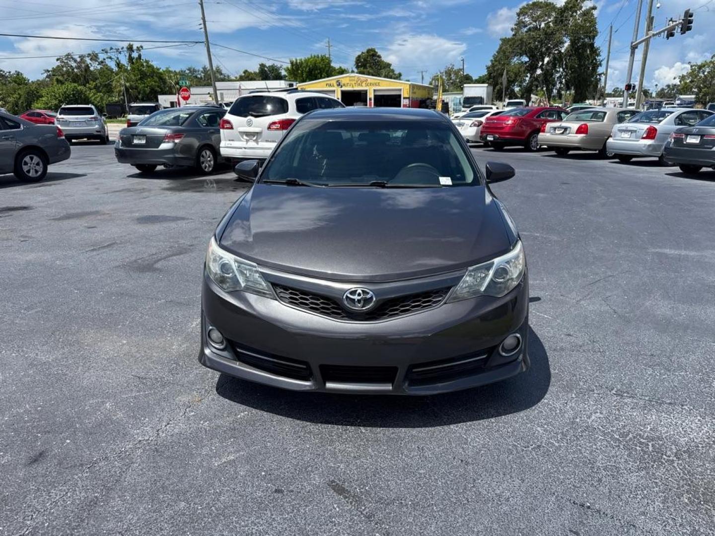 2013 GRAY TOYOTA CAMRY SE (4T1BF1FK9DU) with an 2.5L engine, Automatic transmission, located at 2929 9th St. West, Bradenton, 34205, (941) 242-2810, 27.473591, -82.570679 - Photo#2
