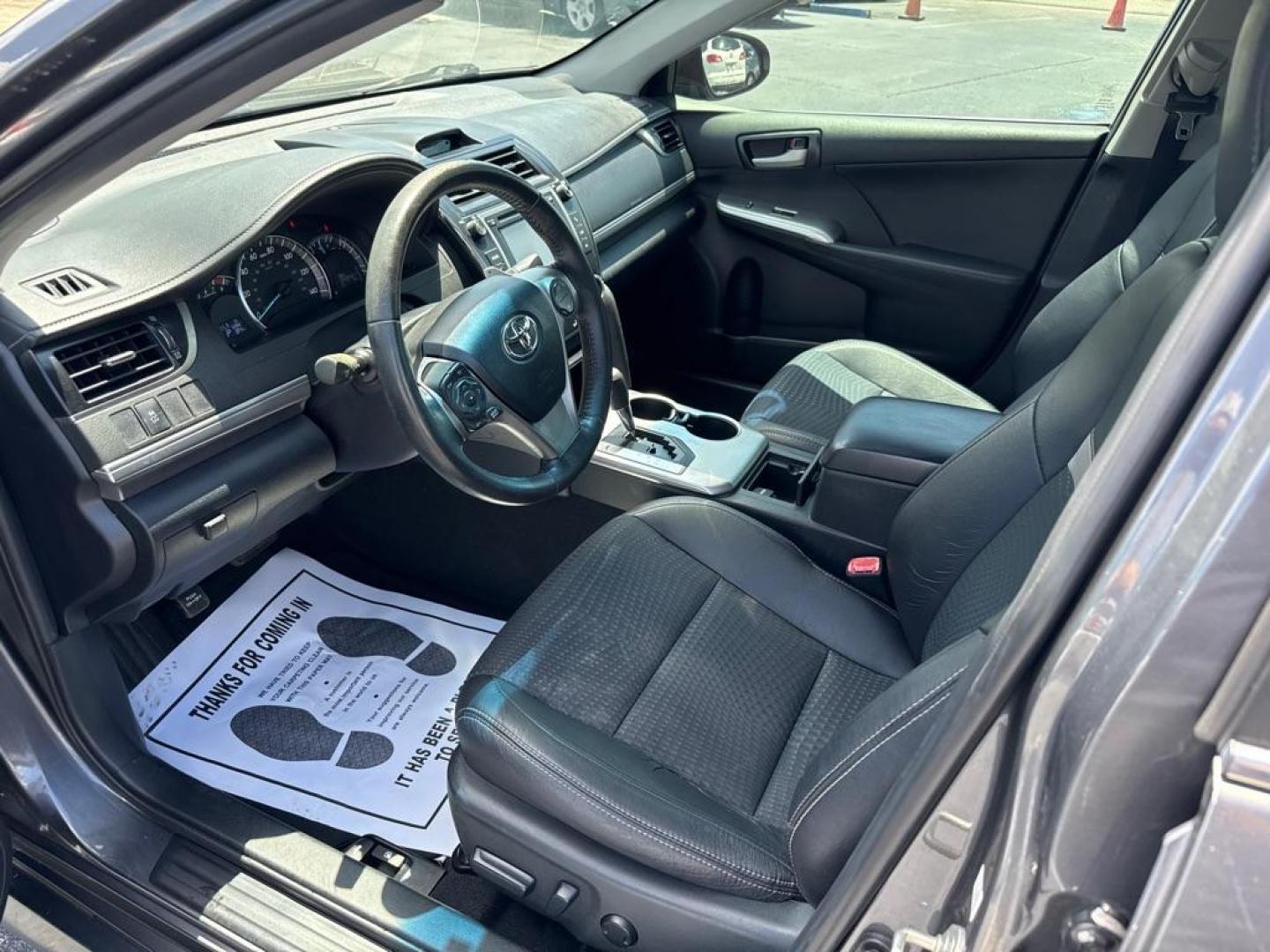 2013 GRAY TOYOTA CAMRY SE (4T1BF1FK9DU) with an 2.5L engine, Automatic transmission, located at 2929 9th St. West, Bradenton, 34205, (941) 242-2810, 27.473591, -82.570679 - Photo#9