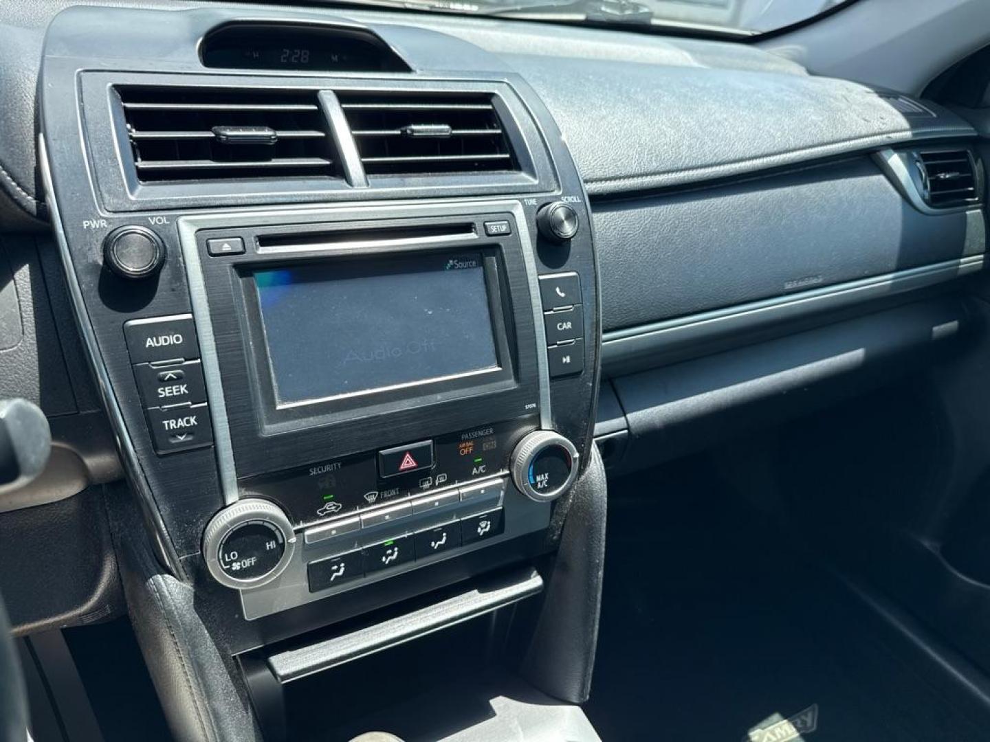 2013 GRAY TOYOTA CAMRY SE (4T1BF1FK9DU) with an 2.5L engine, Automatic transmission, located at 2929 9th St. West, Bradenton, 34205, (941) 242-2810, 27.473591, -82.570679 - Photo#11