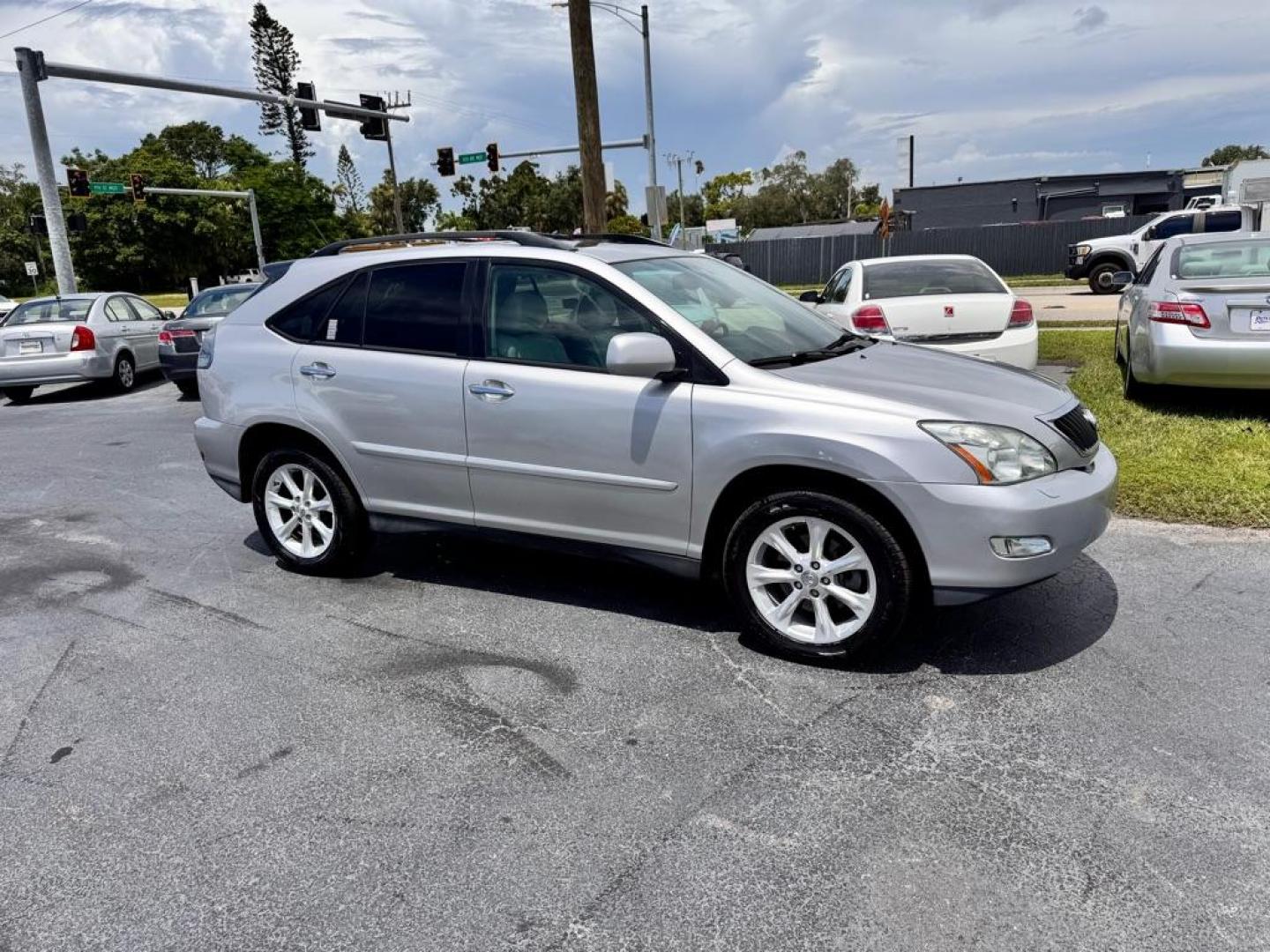 2009 SILVER LEXUS RX 350 (2T2GK31U69C) with an 3.5L engine, Automatic transmission, located at 2929 9th St. West, Bradenton, 34205, (941) 242-2810, 27.473591, -82.570679 - Thanks for inquring into DriveNation USA! All vehicles listed can be viewed at www.drivenationusa.com for vehicle history reports and additonal info. We cannot quote any terms such as down payments or monthly payments without an application. You can apply directly at www.drivenationusa.com or by con - Photo#3