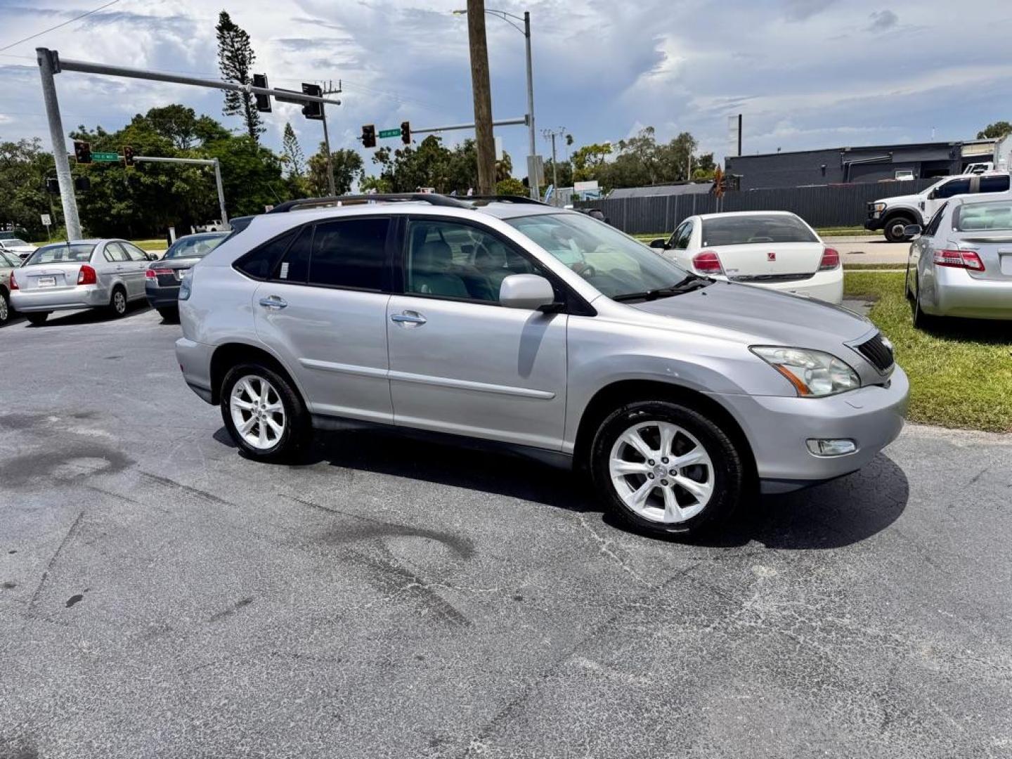 2009 SILVER LEXUS RX 350 (2T2GK31U69C) with an 3.5L engine, Automatic transmission, located at 2929 9th St. West, Bradenton, 34205, (941) 242-2810, 27.473591, -82.570679 - Thanks for inquring into DriveNation USA! All vehicles listed can be viewed at www.drivenationusa.com for vehicle history reports and additonal info. We cannot quote any terms such as down payments or monthly payments without an application. You can apply directly at www.drivenationusa.com or by con - Photo#4