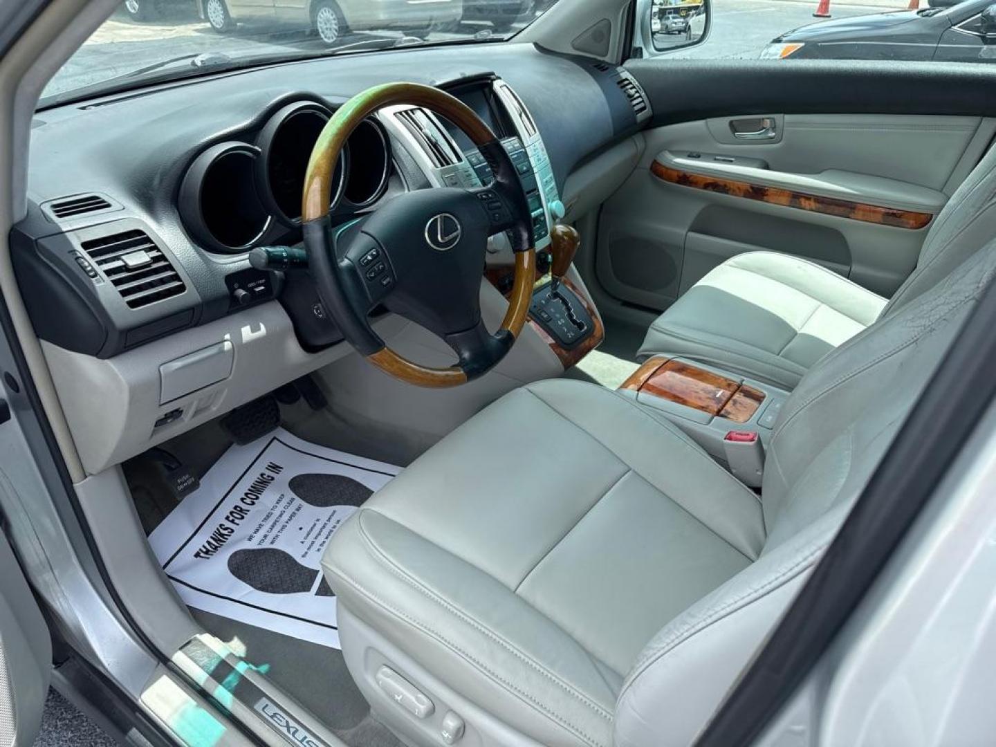 2009 SILVER LEXUS RX 350 (2T2GK31U69C) with an 3.5L engine, Automatic transmission, located at 2929 9th St. West, Bradenton, 34205, (941) 242-2810, 27.473591, -82.570679 - Thanks for inquring into DriveNation USA! All vehicles listed can be viewed at www.drivenationusa.com for vehicle history reports and additonal info. We cannot quote any terms such as down payments or monthly payments without an application. You can apply directly at www.drivenationusa.com or by con - Photo#12