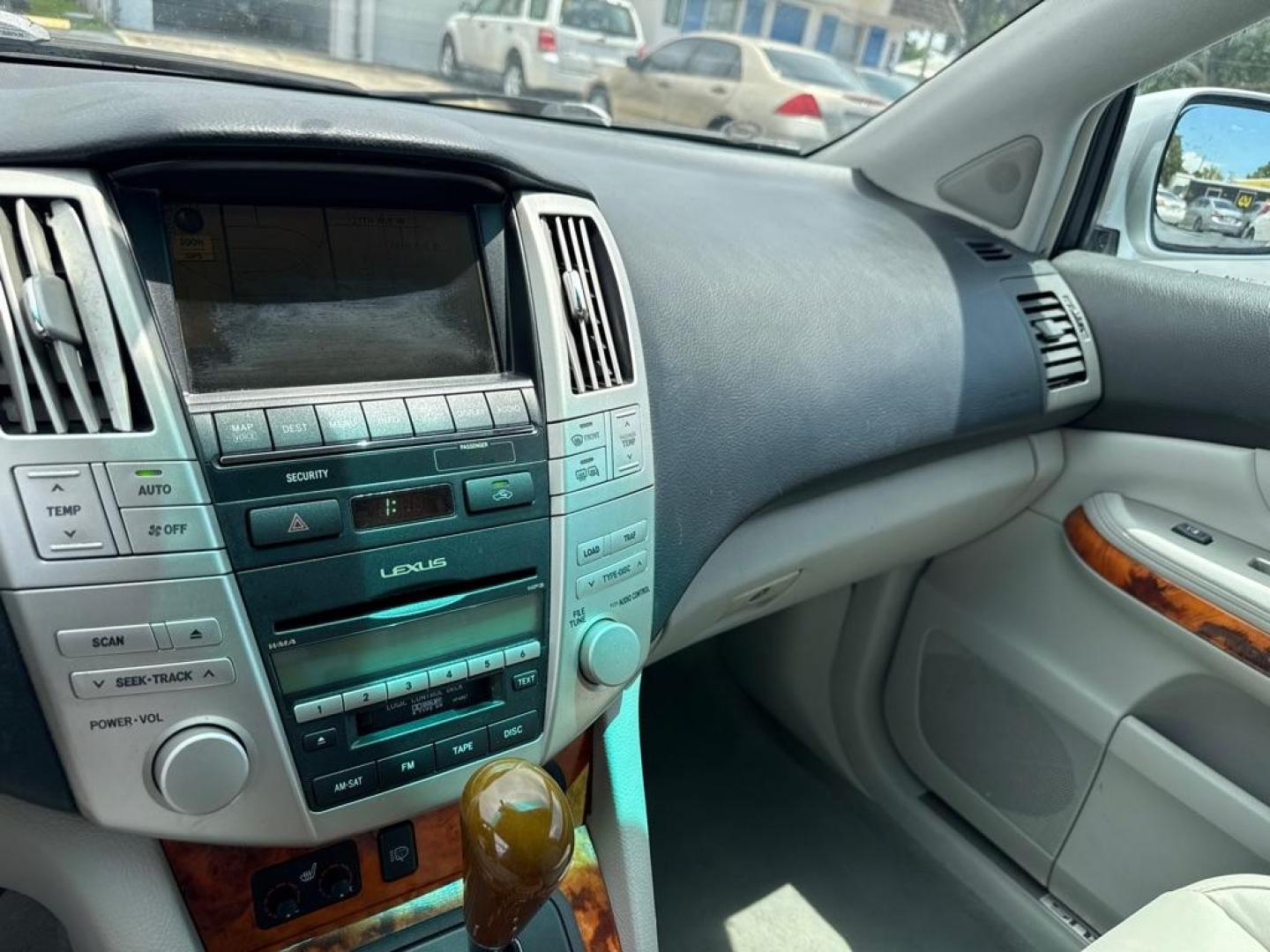 2009 SILVER LEXUS RX 350 (2T2GK31U69C) with an 3.5L engine, Automatic transmission, located at 2929 9th St. West, Bradenton, 34205, (941) 242-2810, 27.473591, -82.570679 - Thanks for inquring into DriveNation USA! All vehicles listed can be viewed at www.drivenationusa.com for vehicle history reports and additonal info. We cannot quote any terms such as down payments or monthly payments without an application. You can apply directly at www.drivenationusa.com or by con - Photo#13