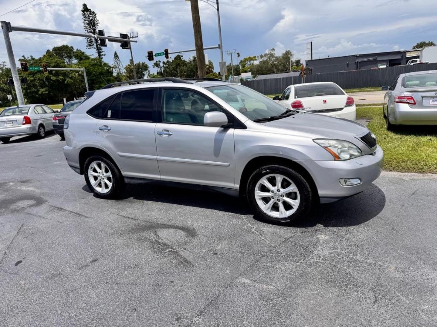 2009 SILVER LEXUS RX 350 (2T2GK31U69C) with an 3.5L engine, Automatic transmission, located at 2929 9th St. West, Bradenton, 34205, (941) 242-2810, 27.473591, -82.570679 - Thanks for inquring into DriveNation USA! All vehicles listed can be viewed at www.drivenationusa.com for vehicle history reports and additonal info. We cannot quote any terms such as down payments or monthly payments without an application. You can apply directly at www.drivenationusa.com or by con - Photo#15