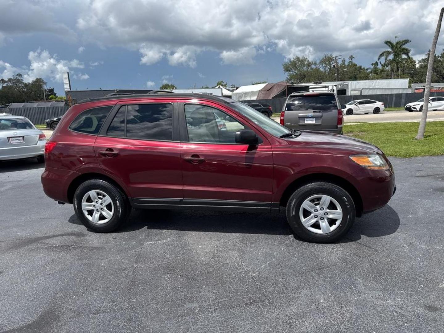 2009 RED HYUNDAI SANTA FE GLS (5NMSG13D39H) with an 2.7L engine, Automatic transmission, located at 2929 9th St. West, Bradenton, 34205, (941) 242-2810, 27.473591, -82.570679 - Thanks for inquring into DriveNation USA! All vehicles listed can be viewed at www.drivenationusa.com for vehicle history reports and additonal info. We cannot quote any terms such as down payments or monthly payments without an application. You can apply directly at www.drivenationusa.com or by con - Photo#9