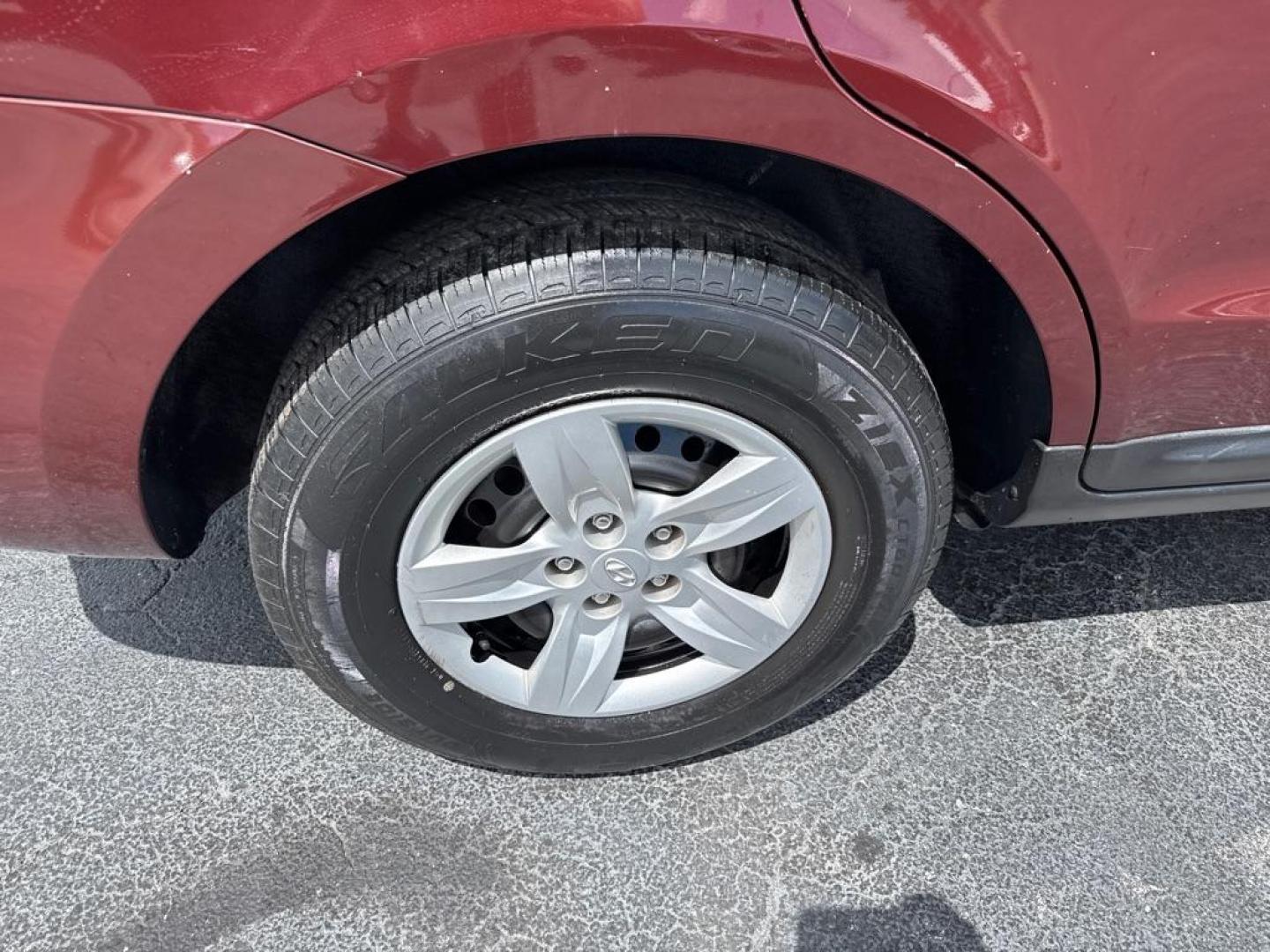 2009 RED HYUNDAI SANTA FE GLS (5NMSG13D39H) with an 2.7L engine, Automatic transmission, located at 2929 9th St. West, Bradenton, 34205, (941) 242-2810, 27.473591, -82.570679 - Thanks for inquring into DriveNation USA! All vehicles listed can be viewed at www.drivenationusa.com for vehicle history reports and additonal info. We cannot quote any terms such as down payments or monthly payments without an application. You can apply directly at www.drivenationusa.com or by con - Photo#10