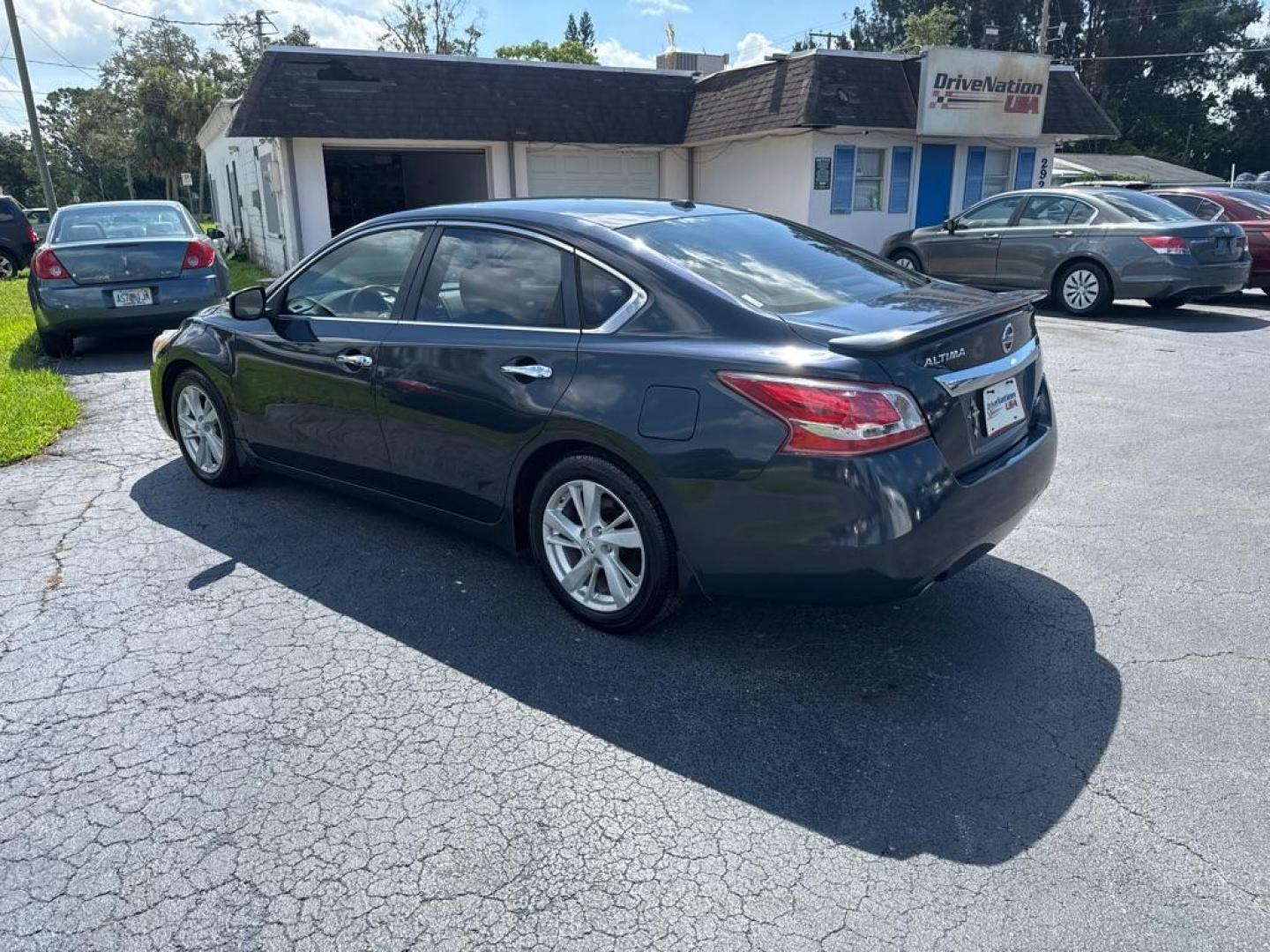 2013 BLUE NISSAN ALTIMA 2.5 SV (1N4AL3AP6DC) with an 2.5L engine, Continuously Variable transmission, located at 2929 9th St. West, Bradenton, 34205, (941) 242-2810, 27.473591, -82.570679 - Thanks for inquring into DriveNation USA! All vehicles listed can be viewed at www.drivenationusa.com for vehicle history reports and additonal info. We cannot quote any terms such as down payments or monthly payments without an application. You can apply directly at www.drivenationusa.com or by con - Photo#5