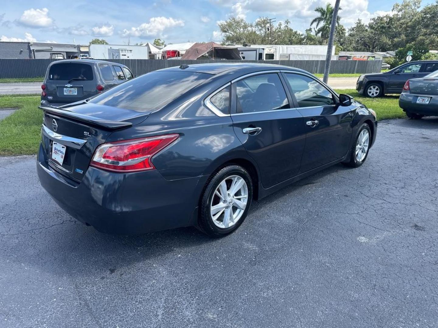 2013 BLUE NISSAN ALTIMA 2.5 SV (1N4AL3AP6DC) with an 2.5L engine, Continuously Variable transmission, located at 2929 9th St. West, Bradenton, 34205, (941) 242-2810, 27.473591, -82.570679 - Thanks for inquring into DriveNation USA! All vehicles listed can be viewed at www.drivenationusa.com for vehicle history reports and additonal info. We cannot quote any terms such as down payments or monthly payments without an application. You can apply directly at www.drivenationusa.com or by con - Photo#7